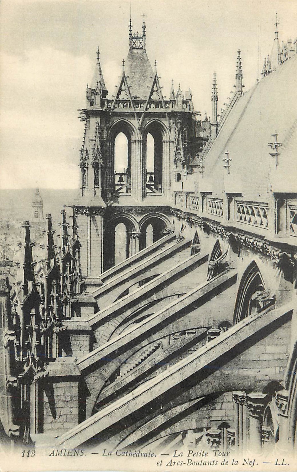 CPA Amiens La Cathedrale La Petite Tour et Arcs Boutants de la Nef 