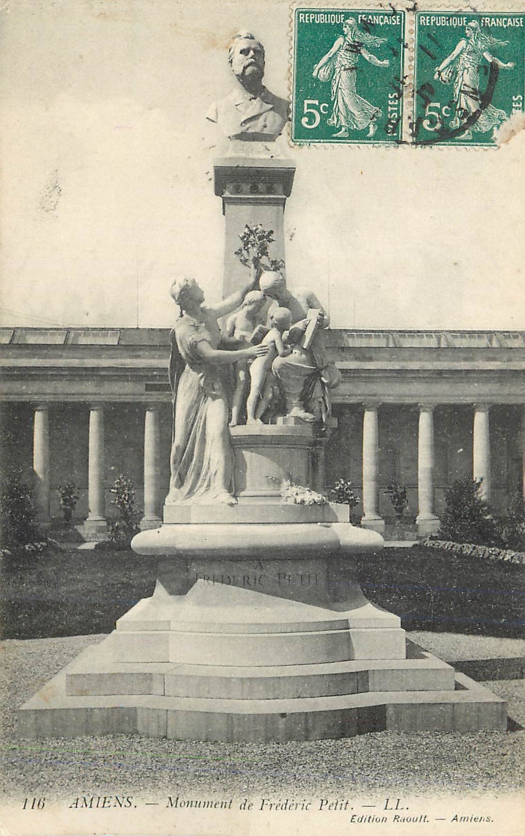 CPA Amiens Monument de Frederic Petit 