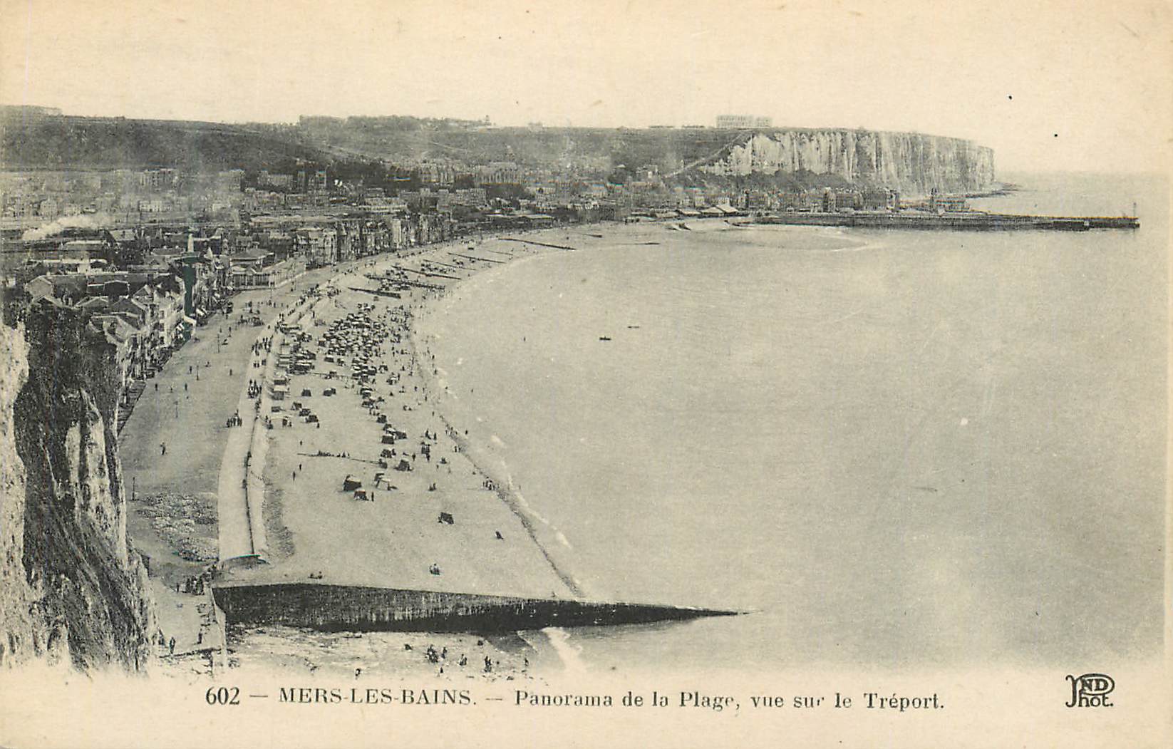CPA Mers les Bains Panorama de la Plage vue sur le Treport 