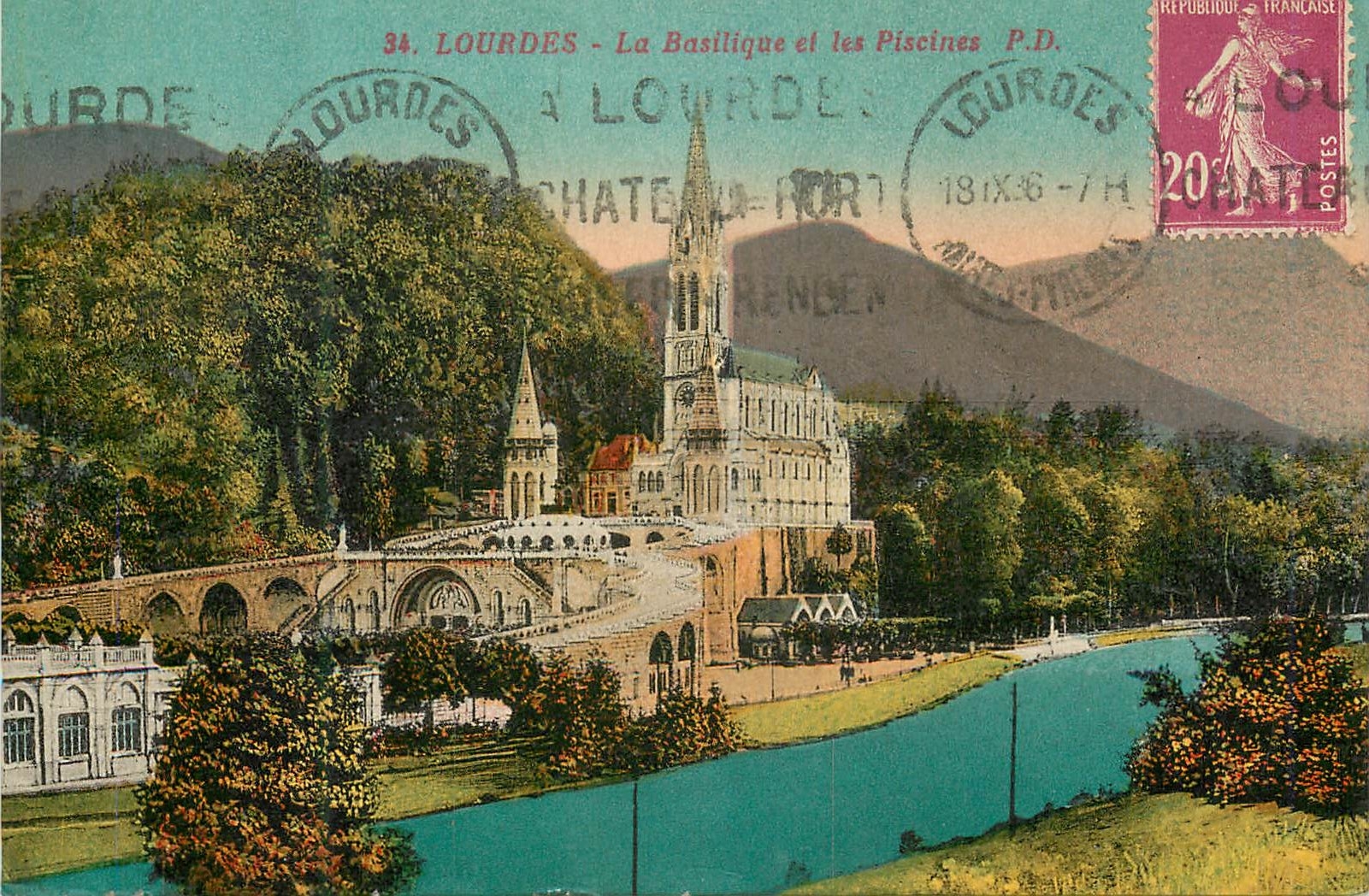 CPA Lourdes La Basilique et les Piscines 