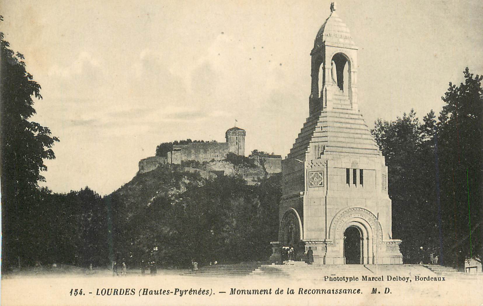CPA Lourdes Hautes Pyrenees Monument de la Reconnaisance 