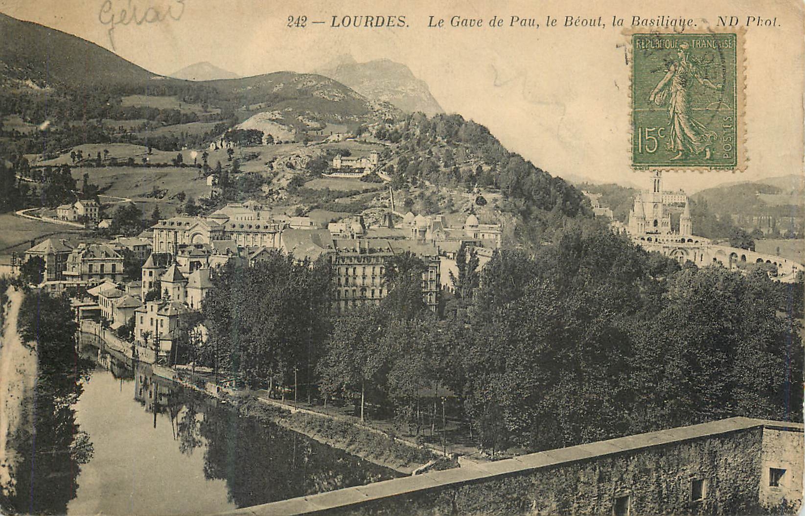 CPA Lourdes Le Gave de Pau Le beoul la Basilique 