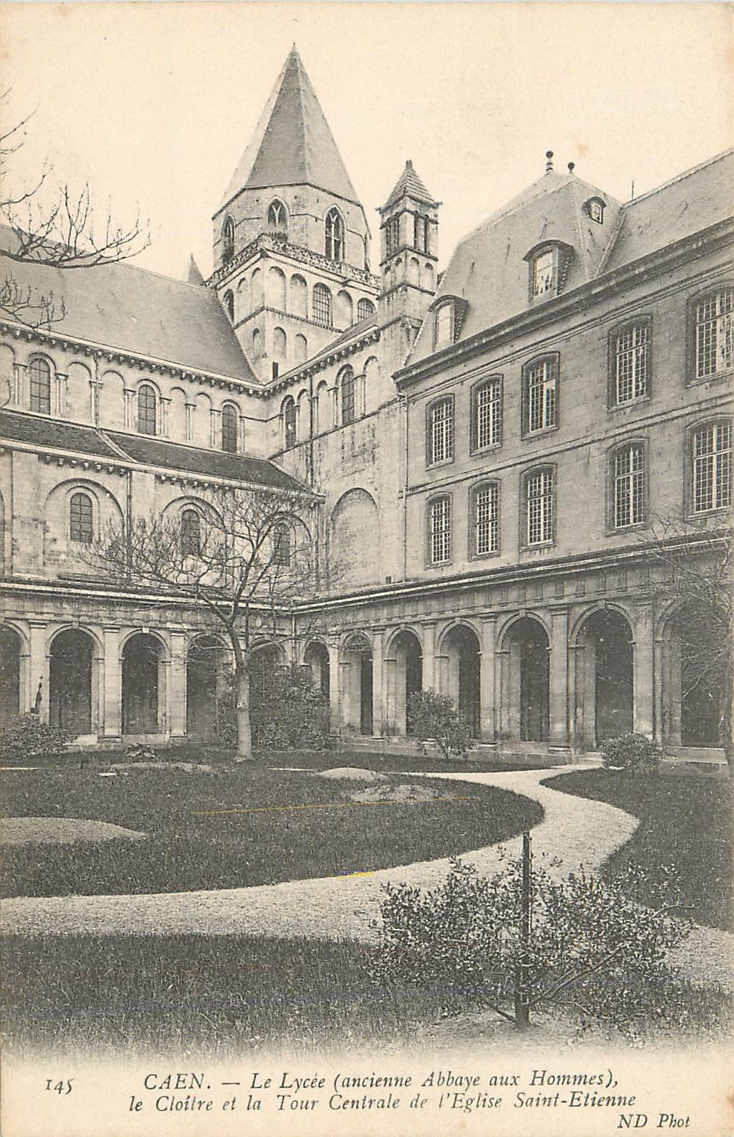 CPA Caen Le Lycee le cloitre et la Tour Centrale de l Eglise Saint Etienne 