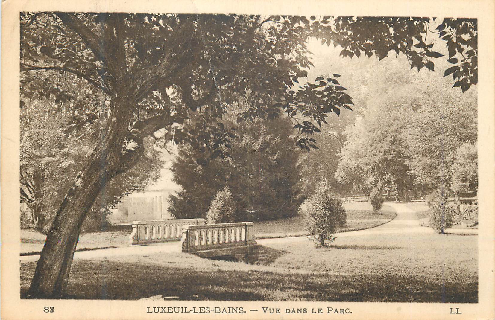 CPA Luxeuil les Bains Vue dans le Parc 