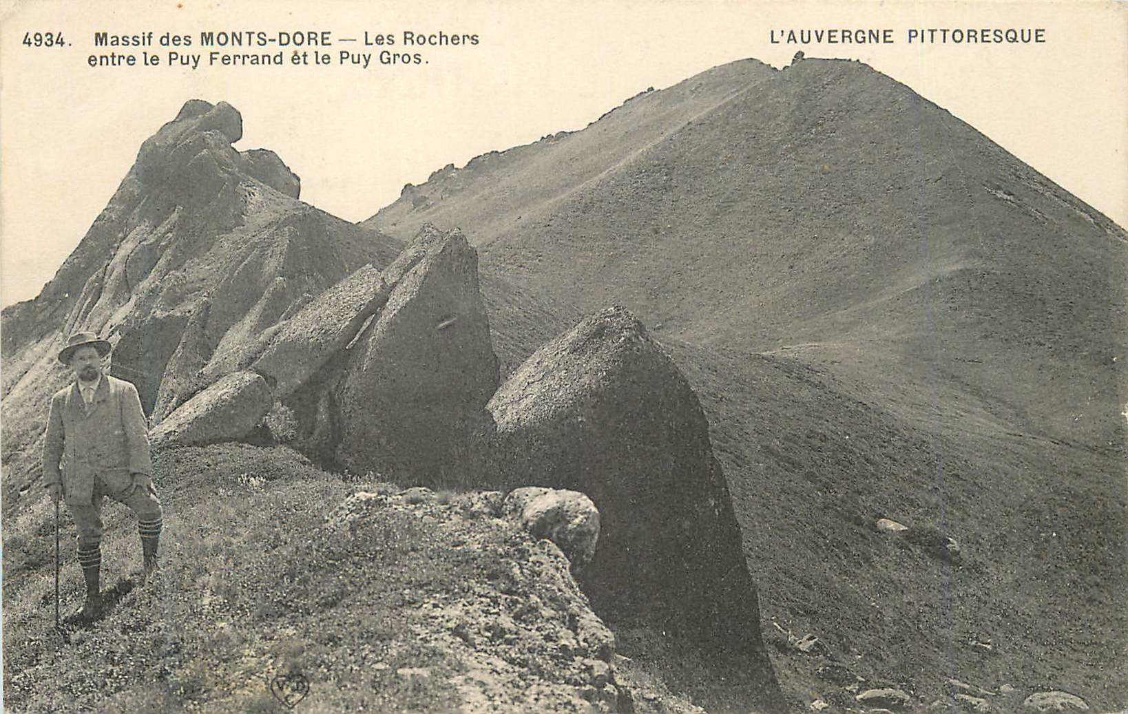CPA Massif des Monts Dore Les Rochers entre le Puy Ferrand et le Puy Gros 