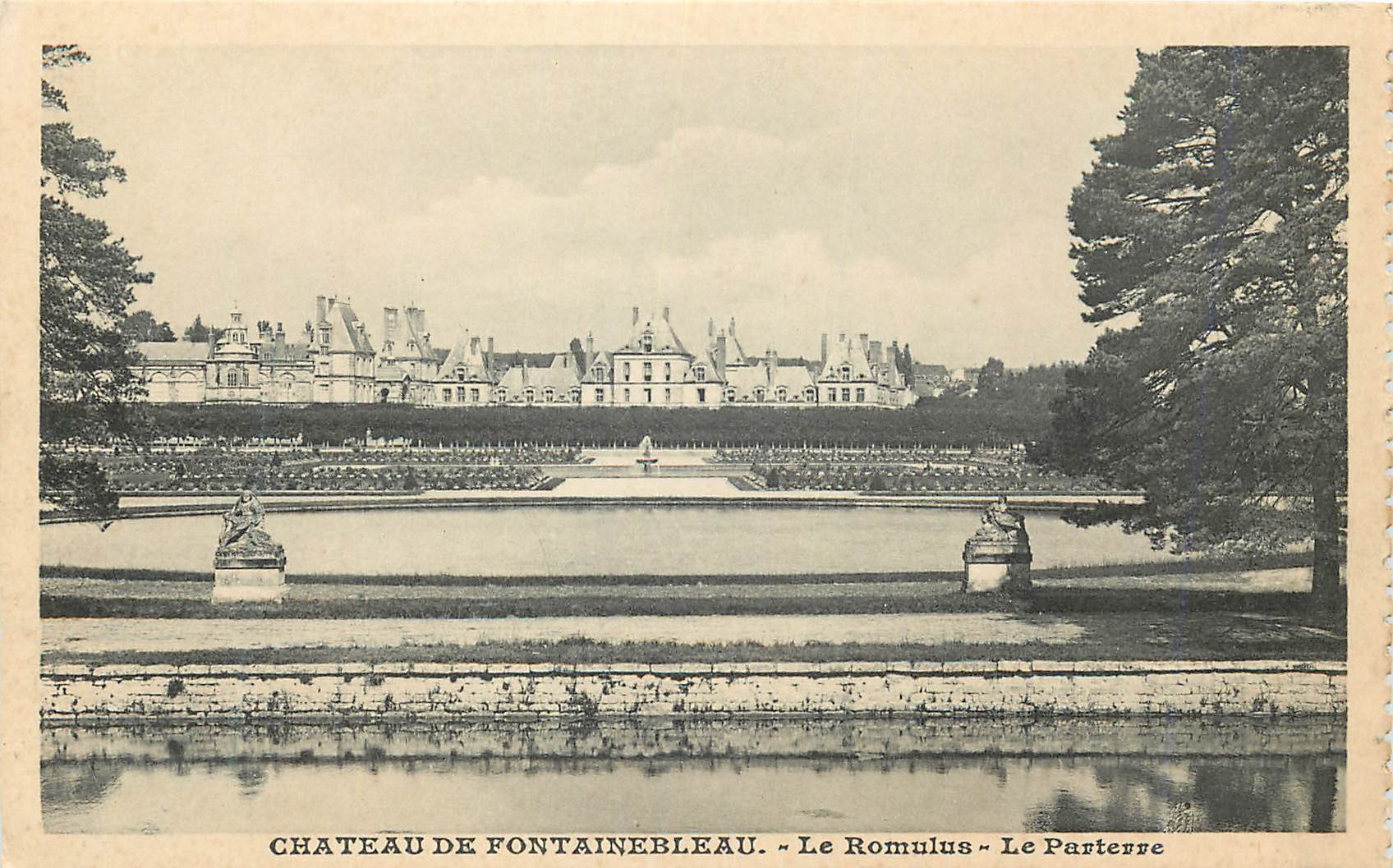 Castello di Fontainebleau — Il Romolo — Il Parterre