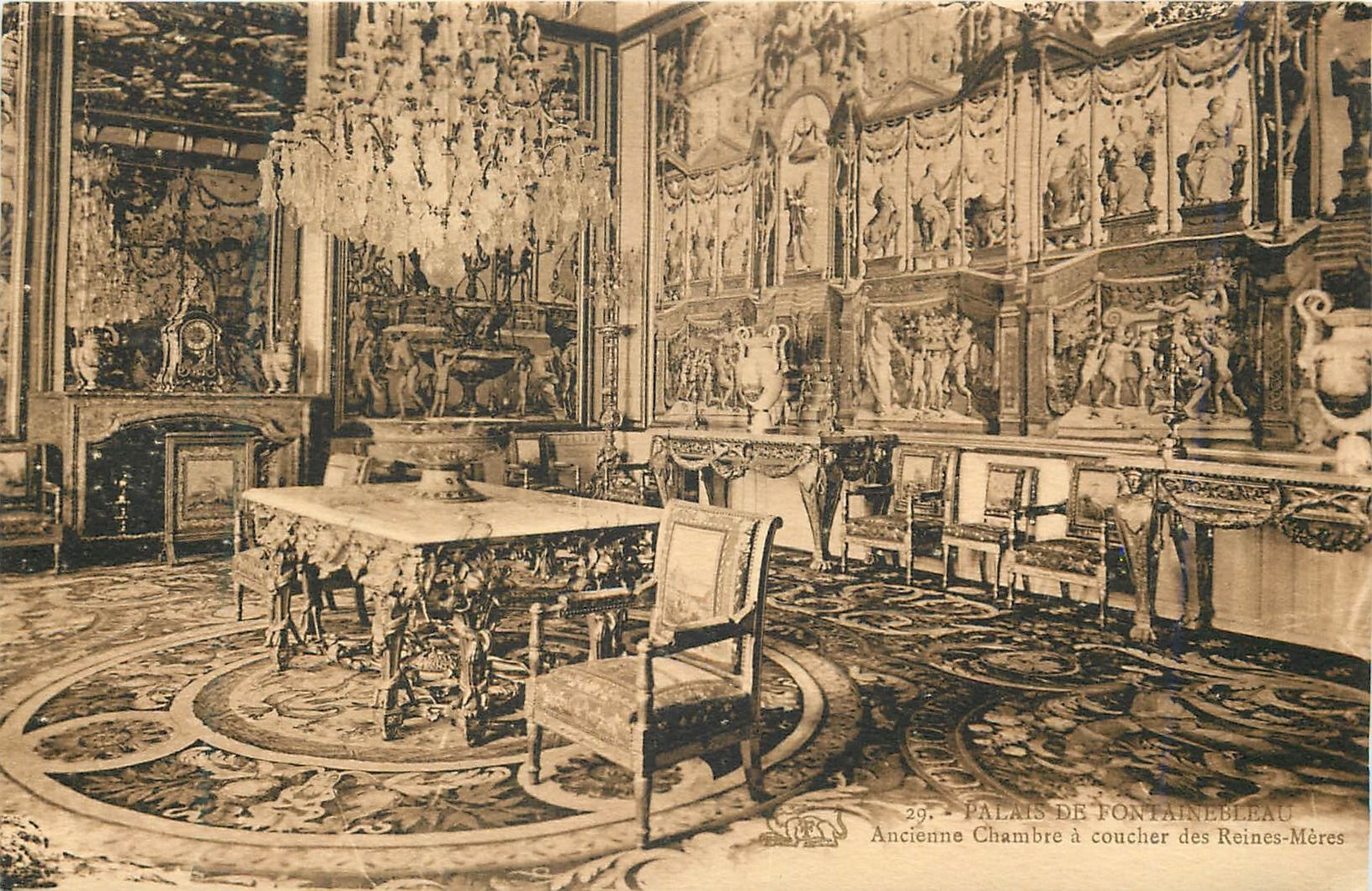 Paleis van Fontainebleau — Oude slaapkamer van de koninginnen-moeders — n°29