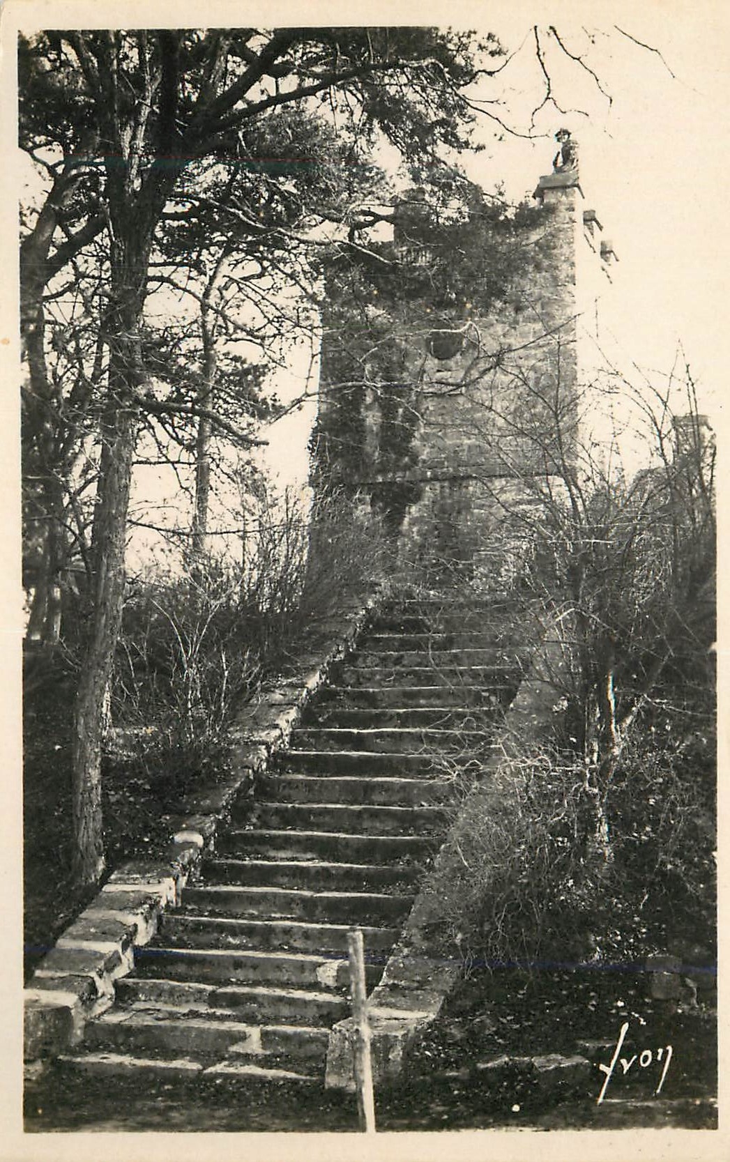 Fontainebleau (Seine-et-Marne) — El bosque, La Tour Denecourt — Ediciones de Arte 'VON' Rue Marrel, París