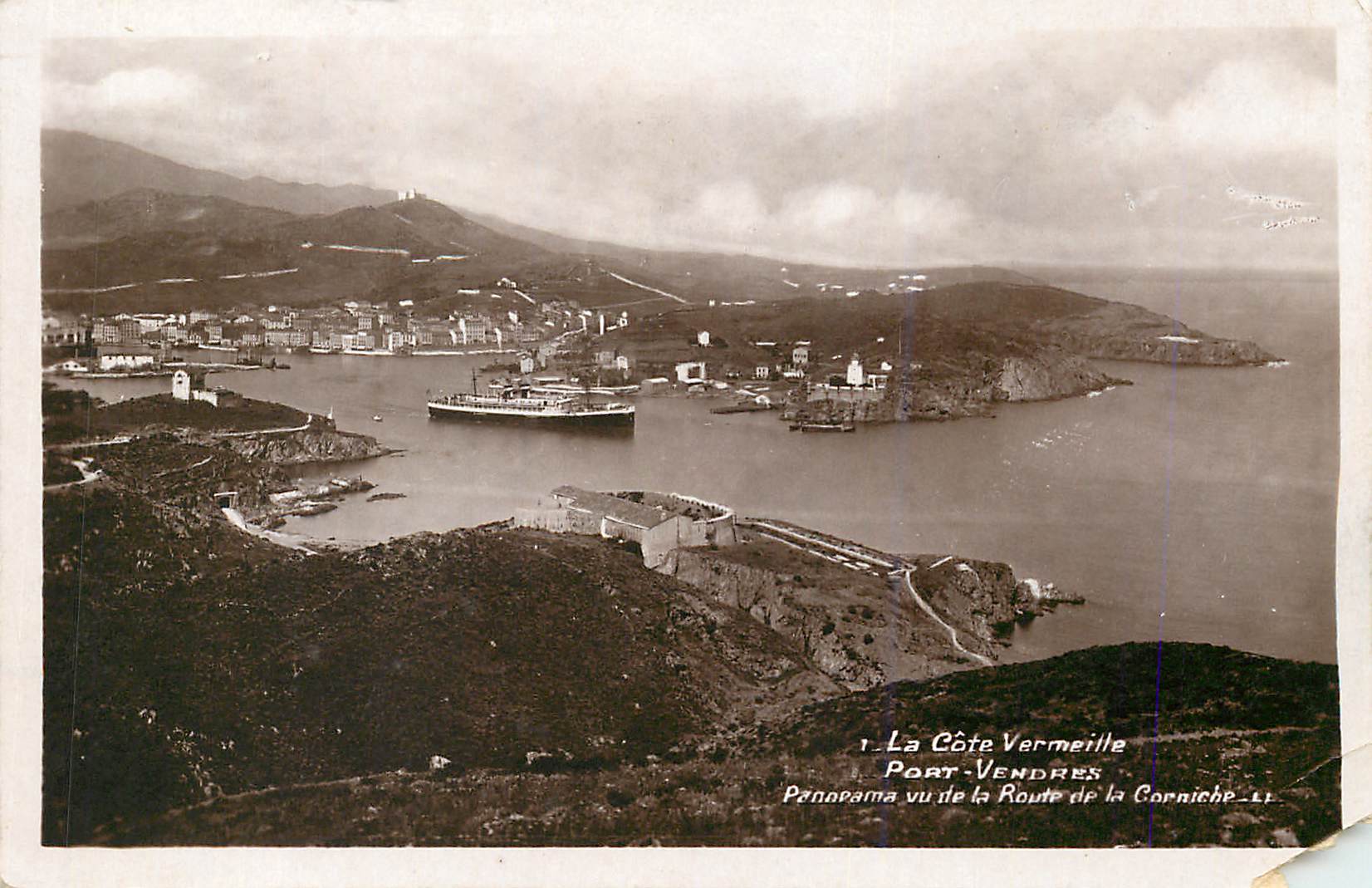 CPA La cote vermeille port vendres panorama vu de la route de la corniche