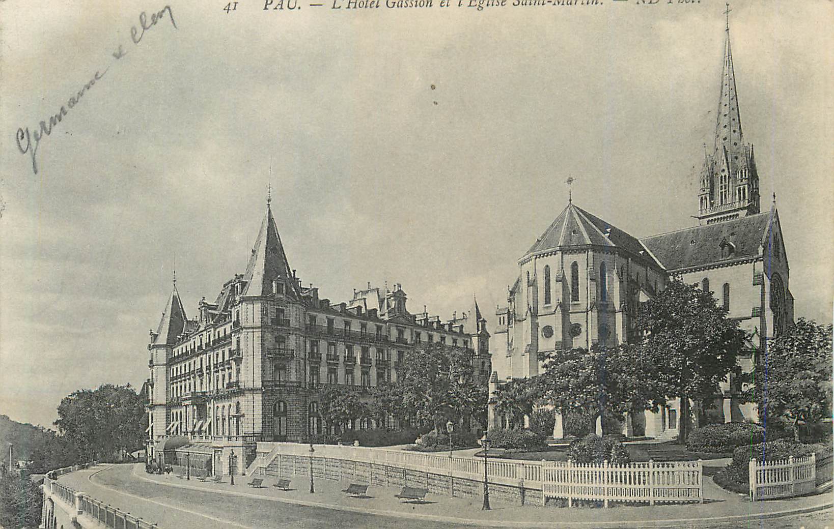 Pau — L'Hôtel Gassion et l'Église Saint-Martin — NB 1461