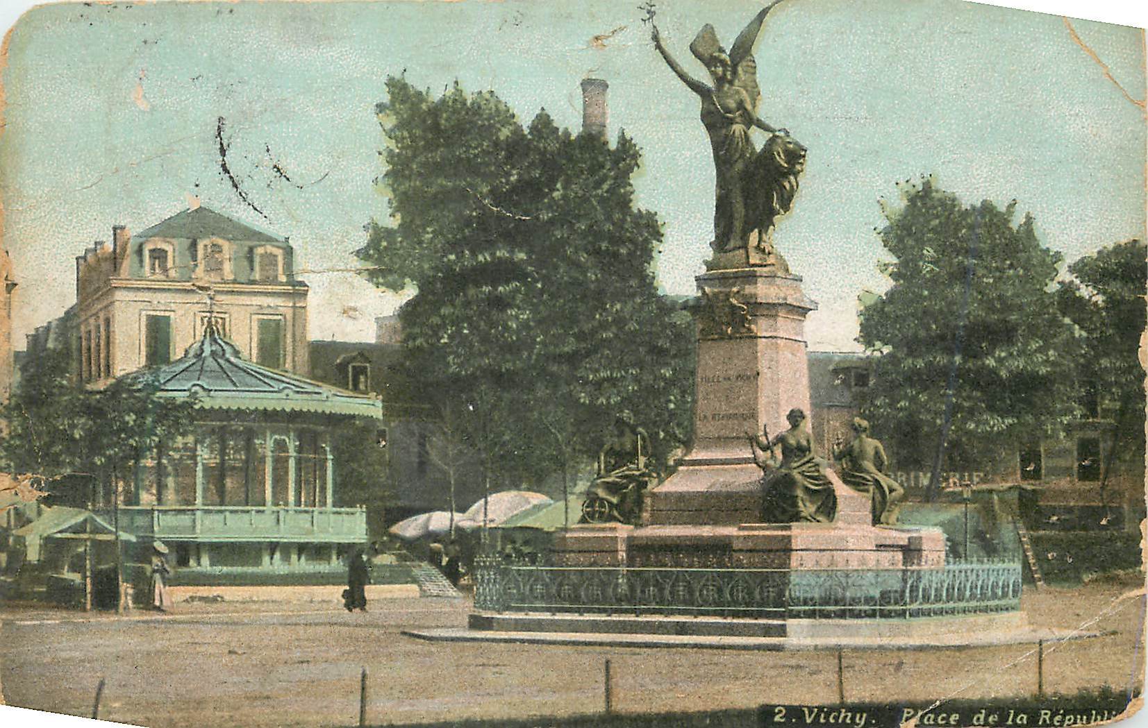Vichy. Place de la République — Monument à la République avec statue d'ange et kiosque — éditeur imprimeur Vichy