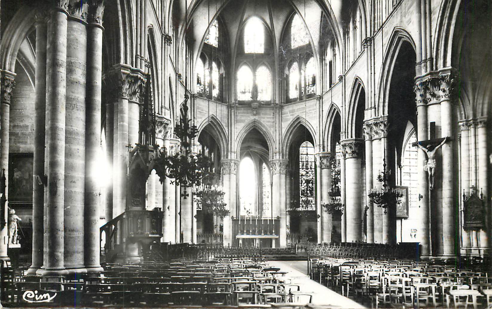 CPM Lagny (S et M) interieur de l'eglise