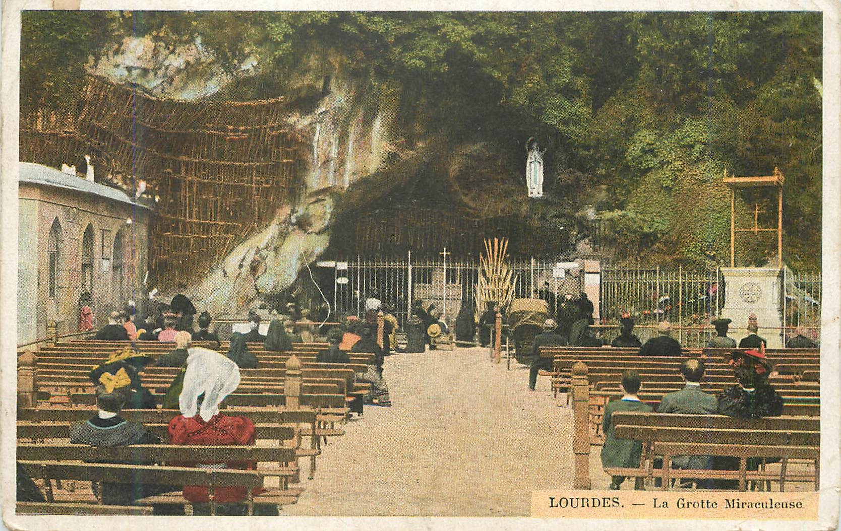 CPA Lourdes la grotte miraculeuse