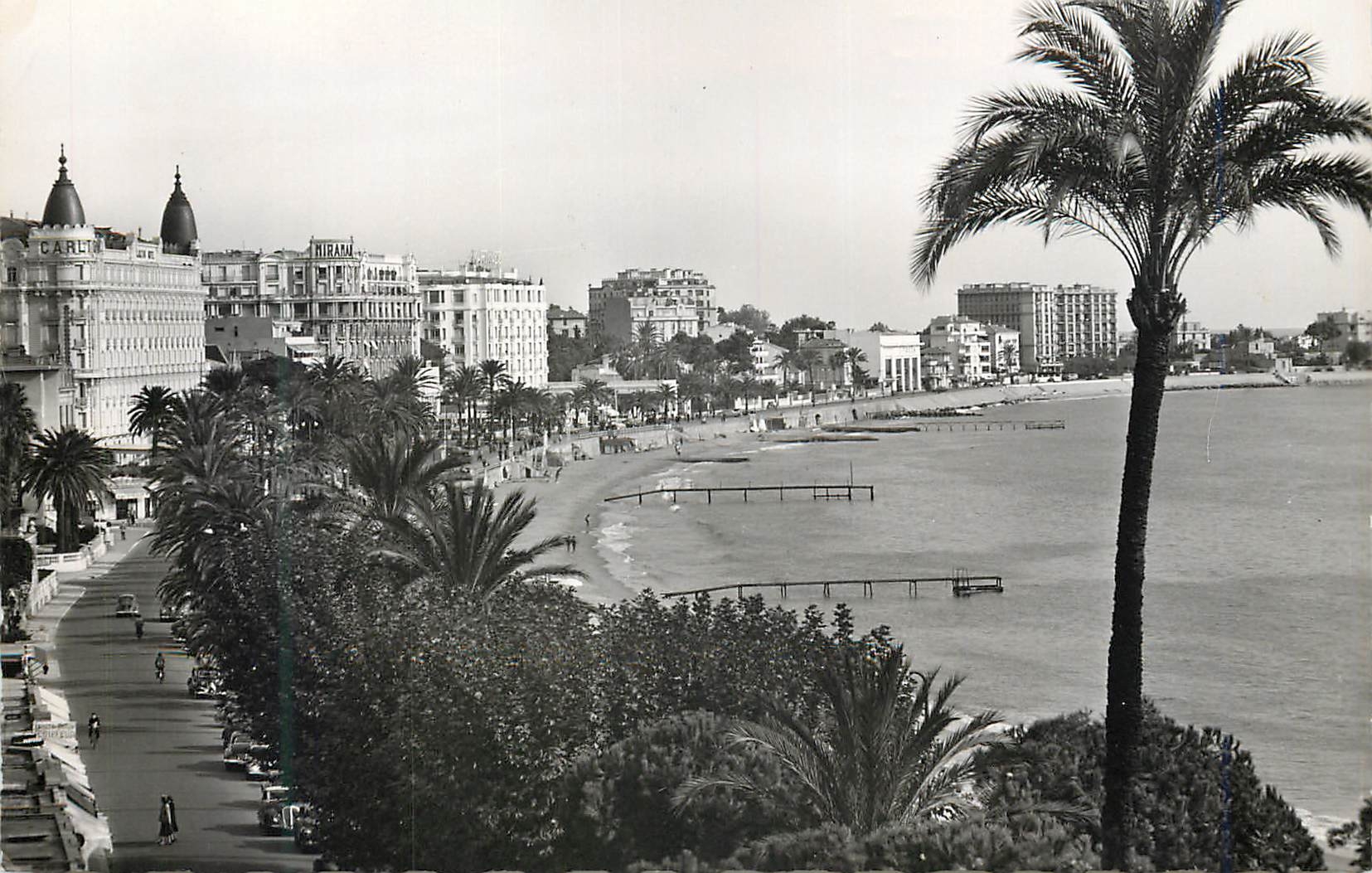 CPM Cannes vue generale de la croisette et les grands hotels