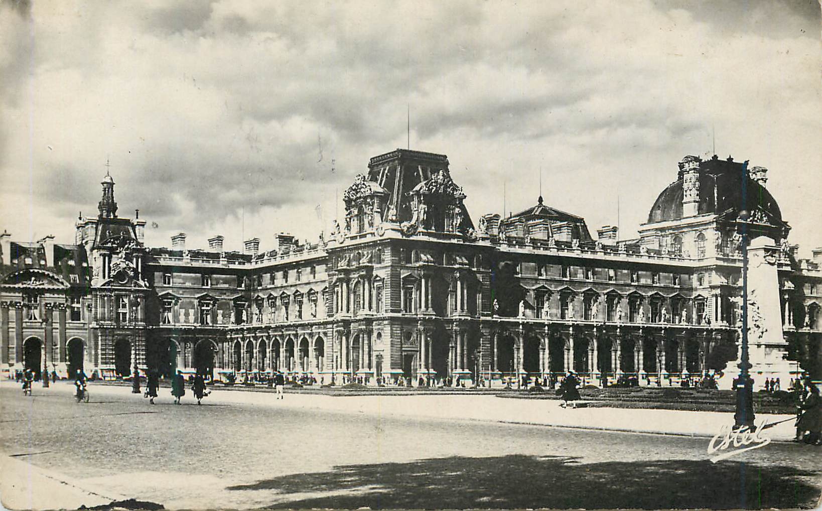CPM Paris le palais du Louvre
