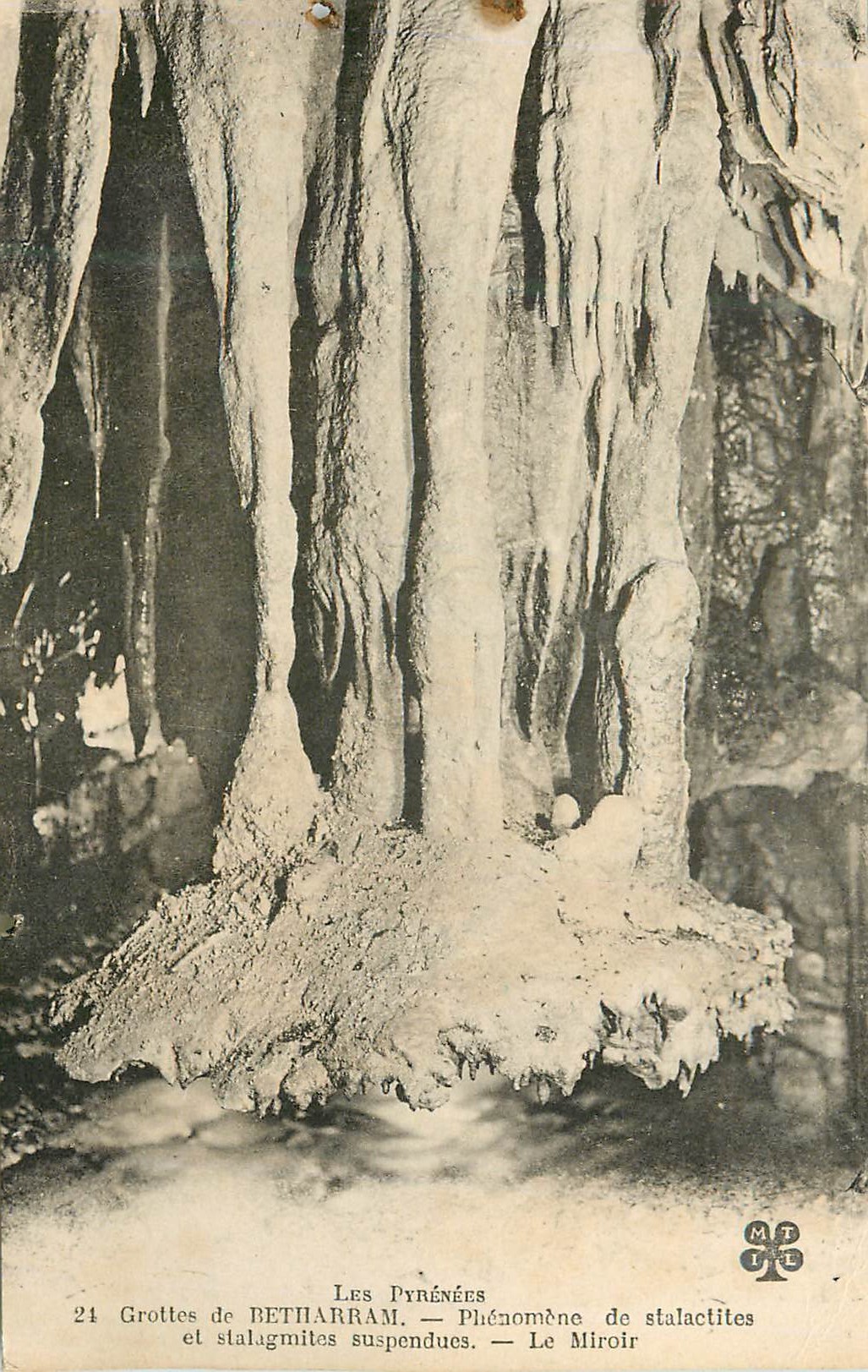 Grottes de BETHARRAM — Phänomen hängender Stalaktiten und Stalagmiten — Der Spiegel — DIE PYRENEES