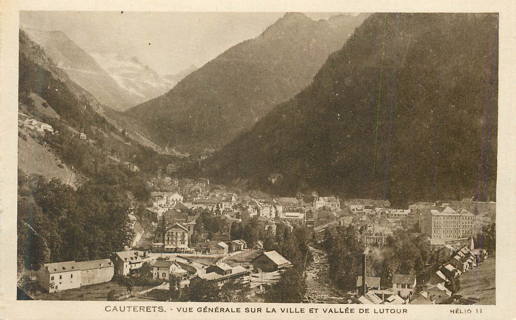 Cauterets - Vue générale sur la ville et vallée de Lutour — Hélios 11