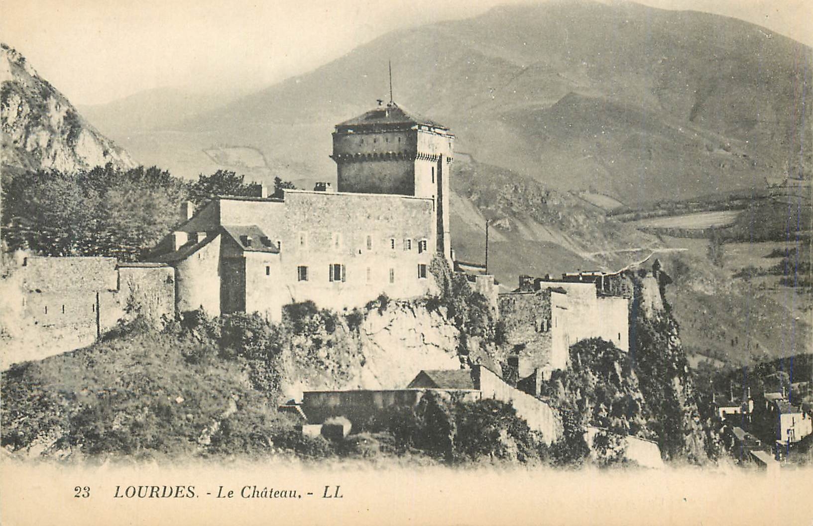 CPA Lourdes le chateau