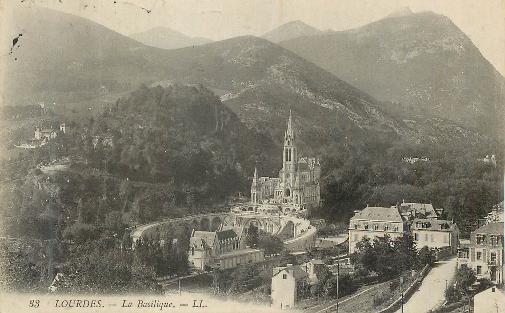 CPA Lourdes la basilique