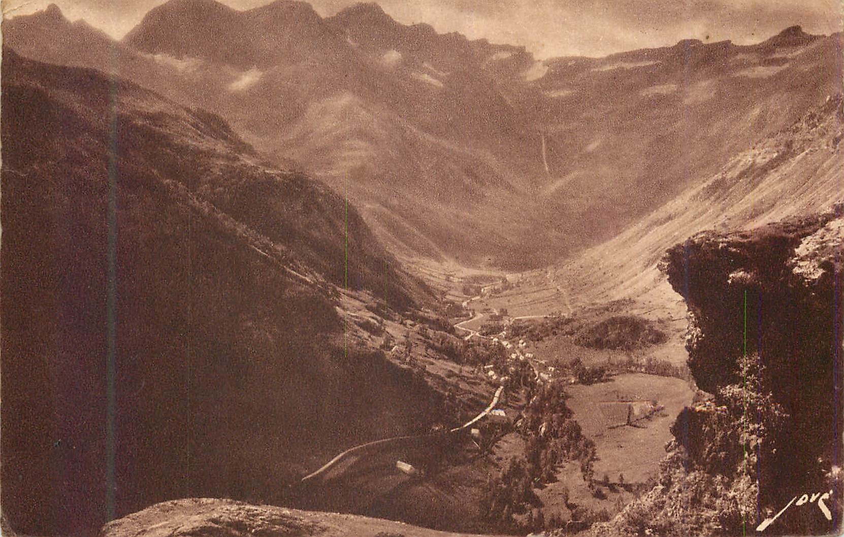 CPA Gavarnie vue d'ensemble au fond le cirque
