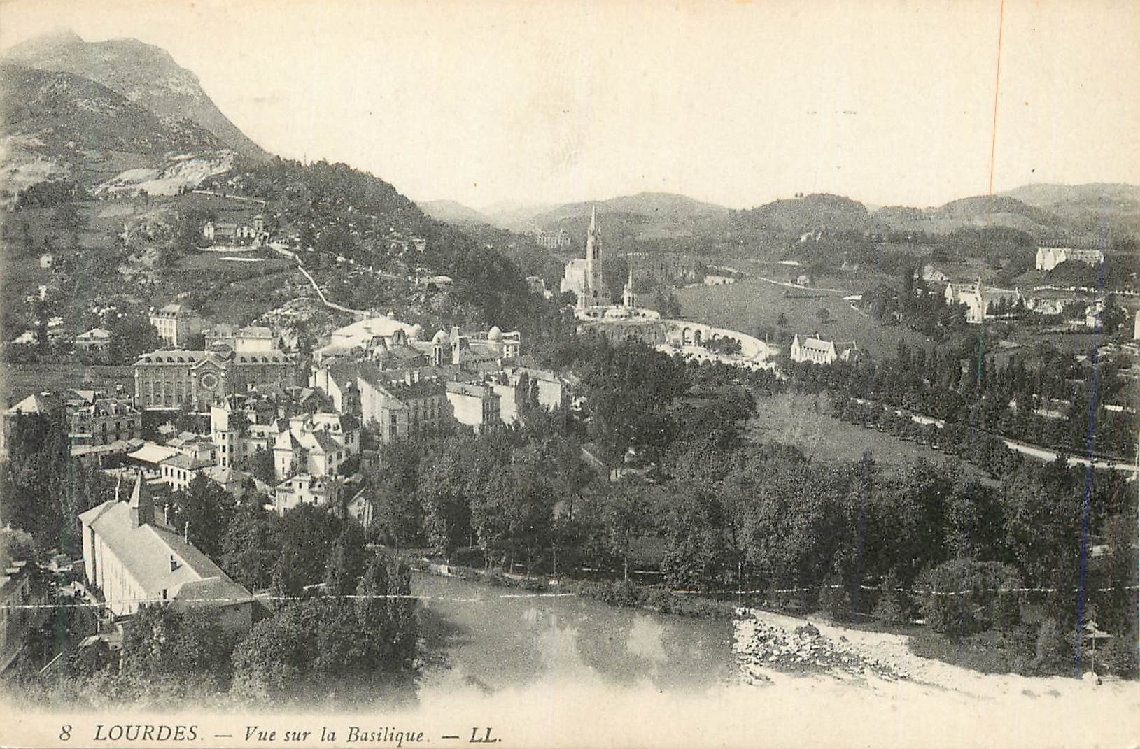 CPA Lourdes vue sur la basilique