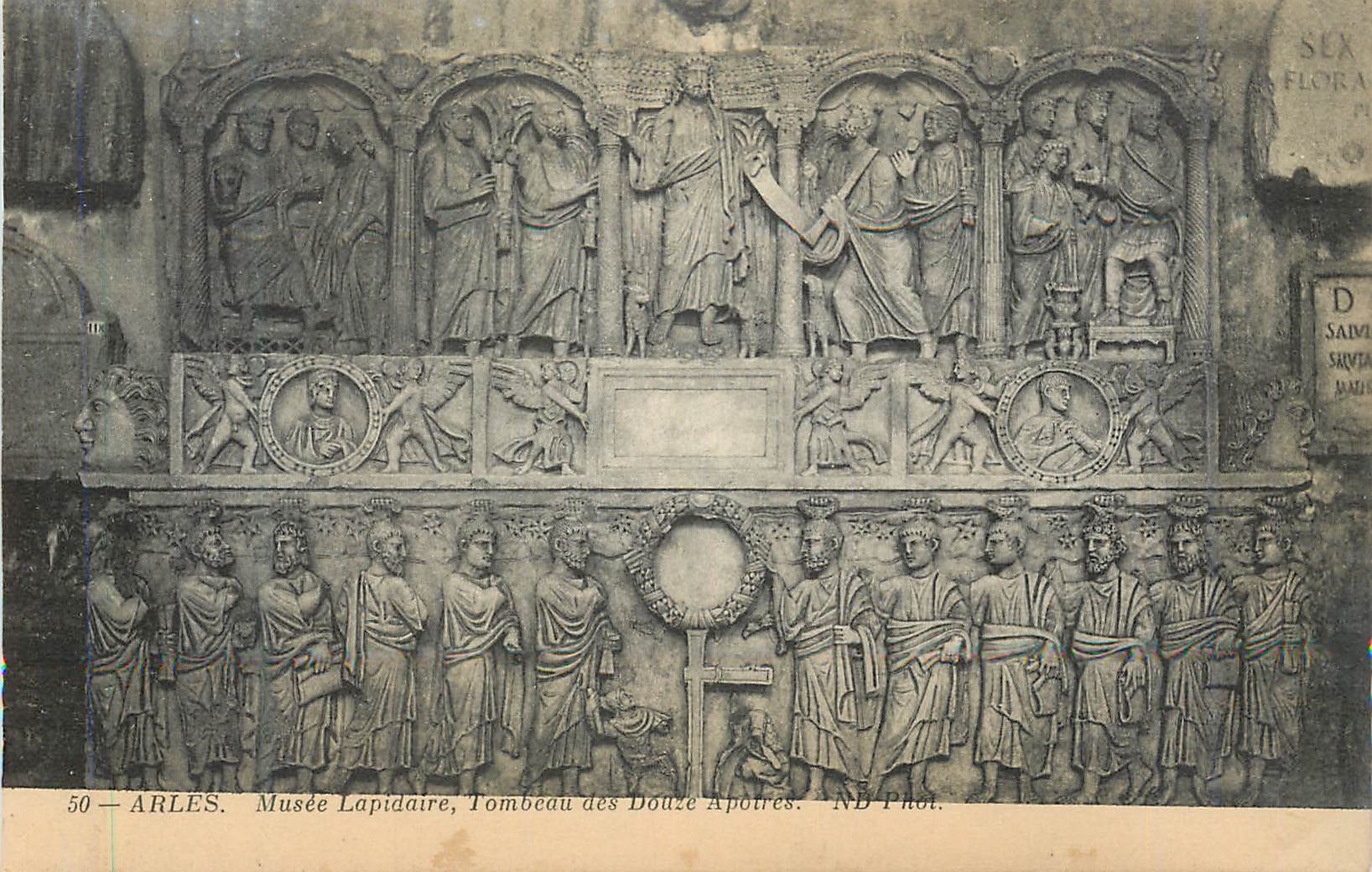 CPA Arles musee lapidaire tombeau des douze apotres