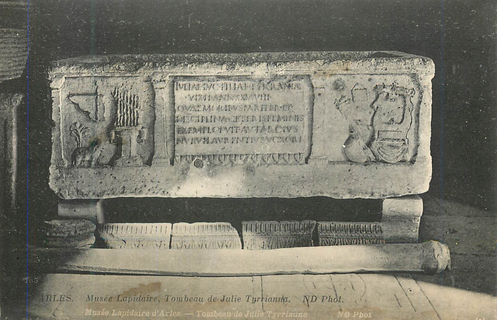 Arles - Musée Lapidaire, Tombeau de Julie Tyrrianna — ND Phot.