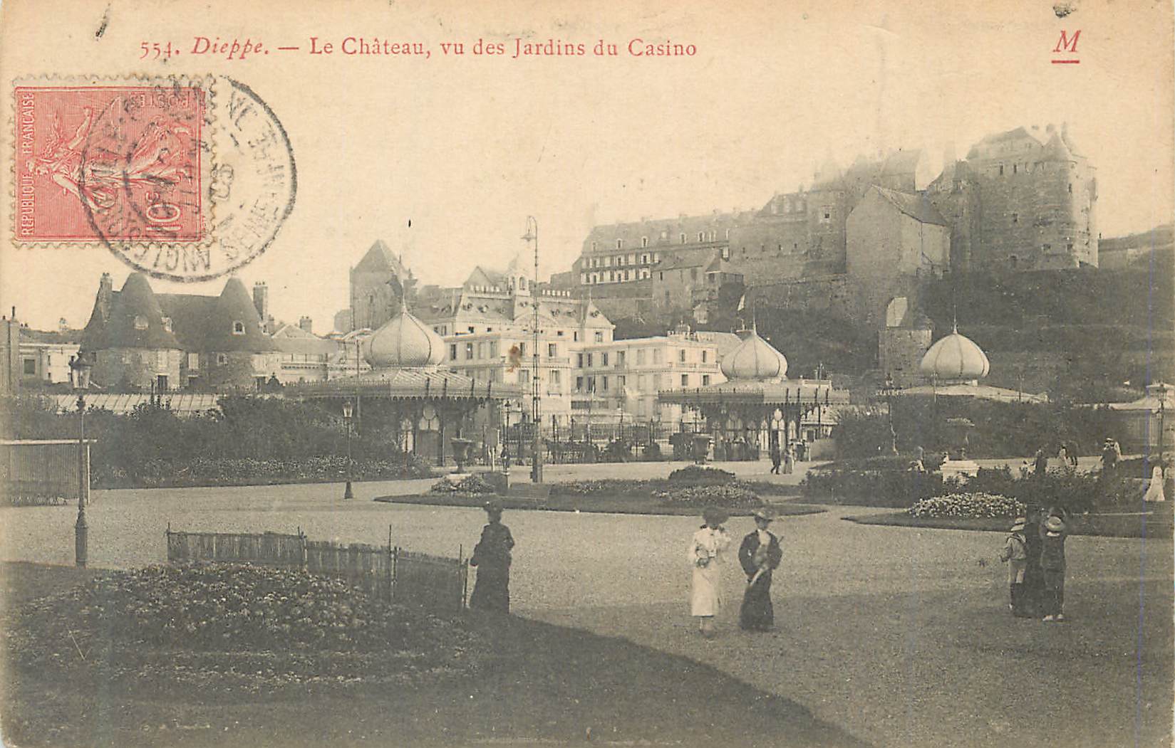 CPA Dieppe Le Chateau vu des Jardins du Casino