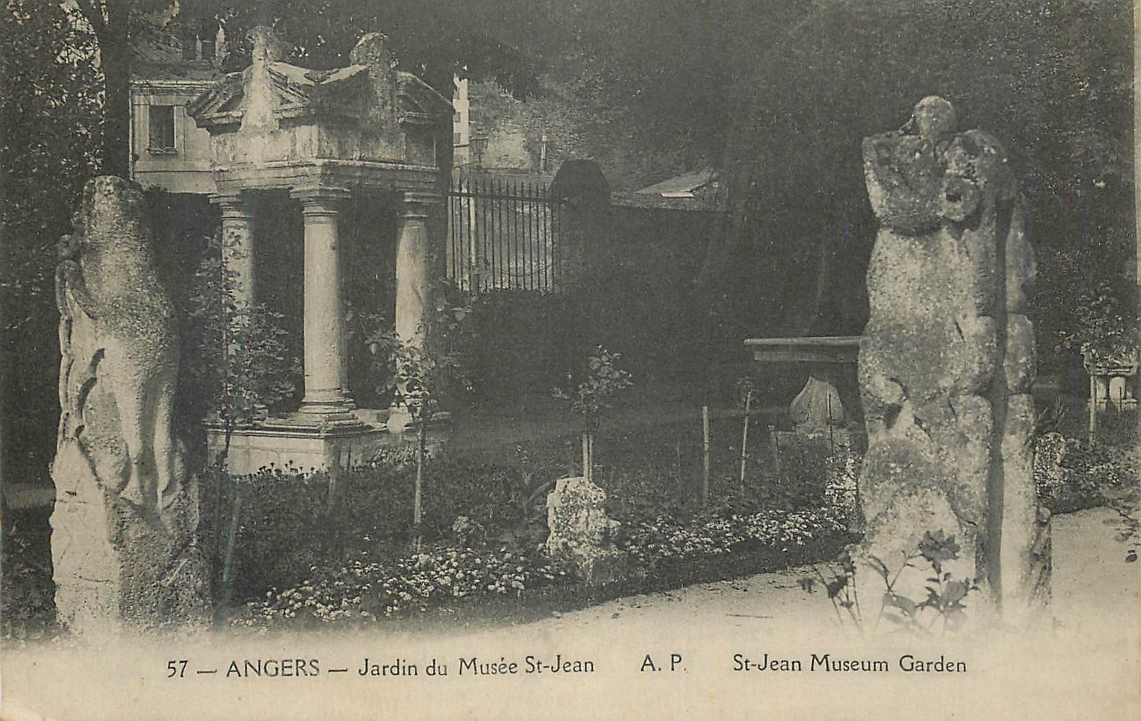 CPA Angers Jardins du Musee St-Jean
