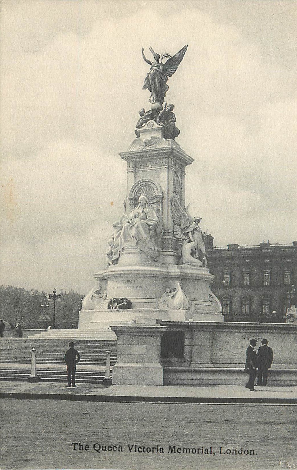 CPA The Queen Victoria Memorial London