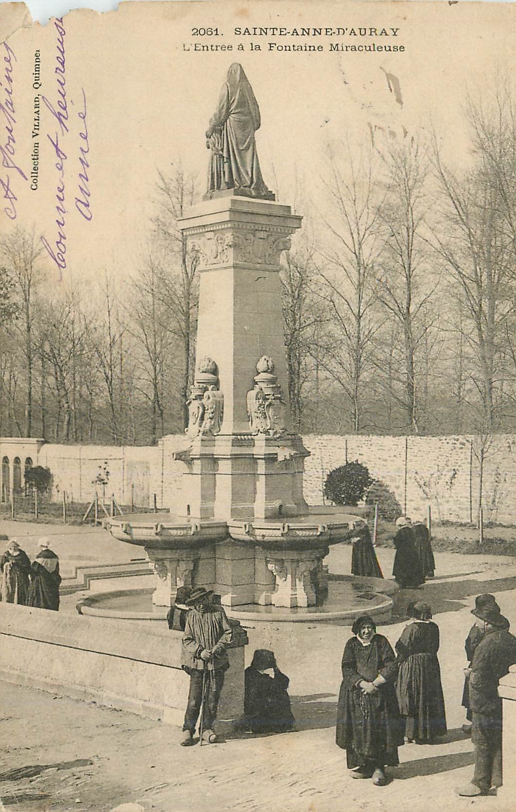 CPA Sainte-Anne-d'Auray L'Entree a la Fountaine Miraculeuse
