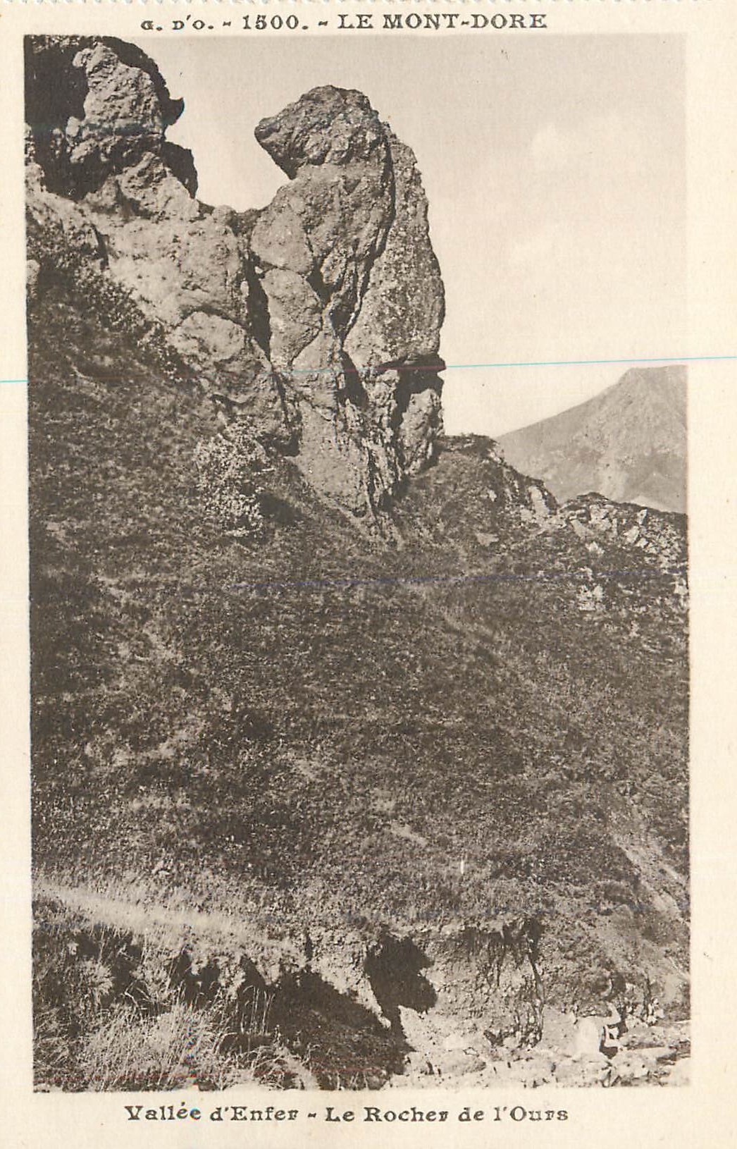 CPA L'Auvergne Le Mont-Dore Vallee d'Enfer Le Rocher de l'Ours