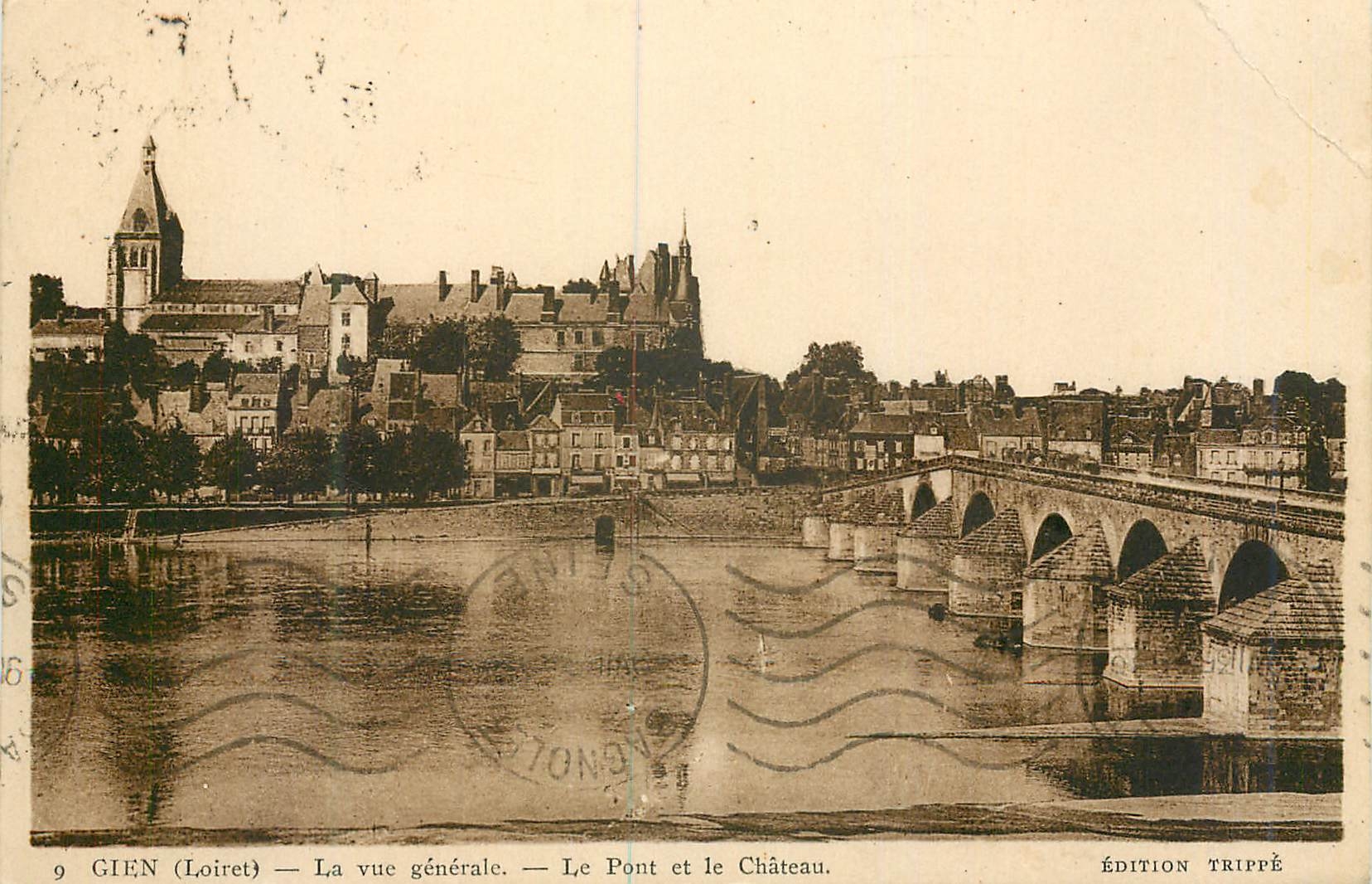 CPA Gien (Loiret) La vue generale Le Pont et le Chateau