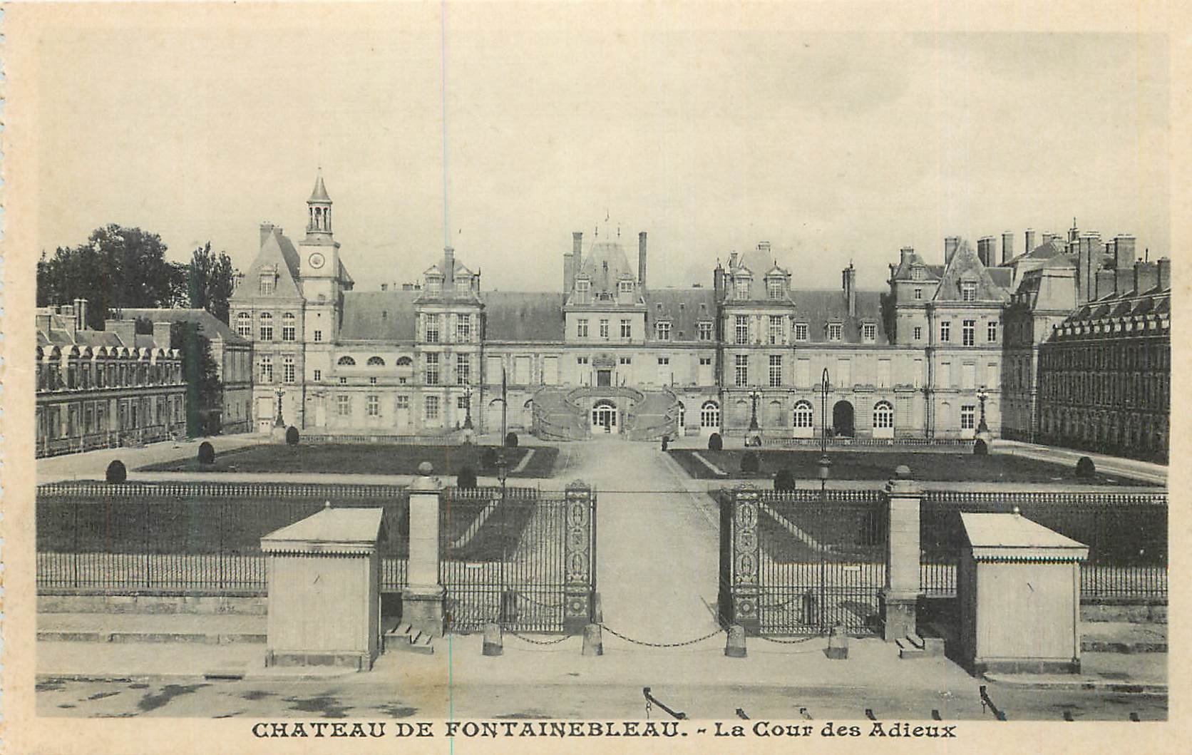Castillo de Fontainebleau — La Cour des Adieux