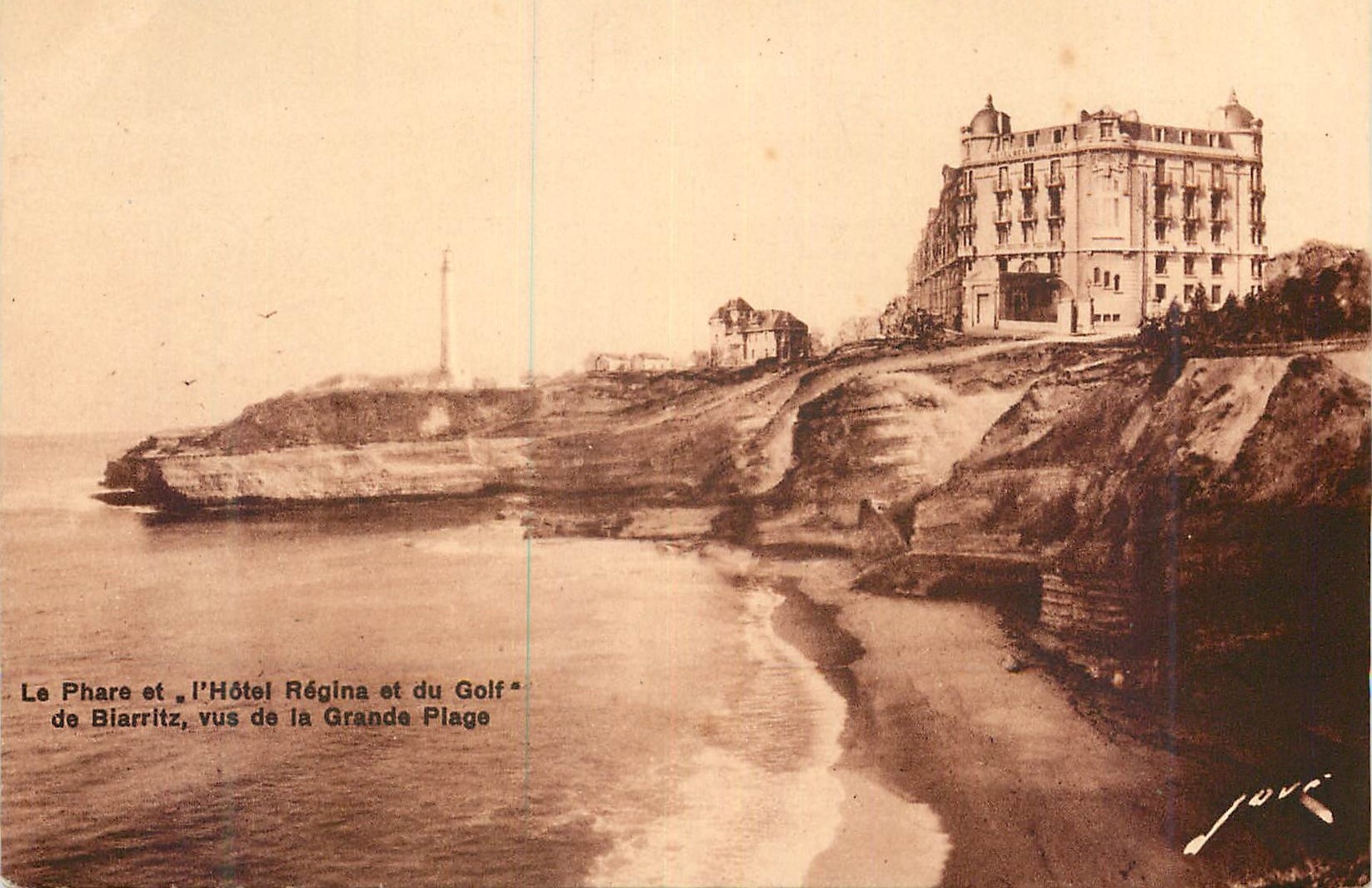 CPA Biarritz La Phare et l'Hotel regina et du Golf vus de la Grande Plage