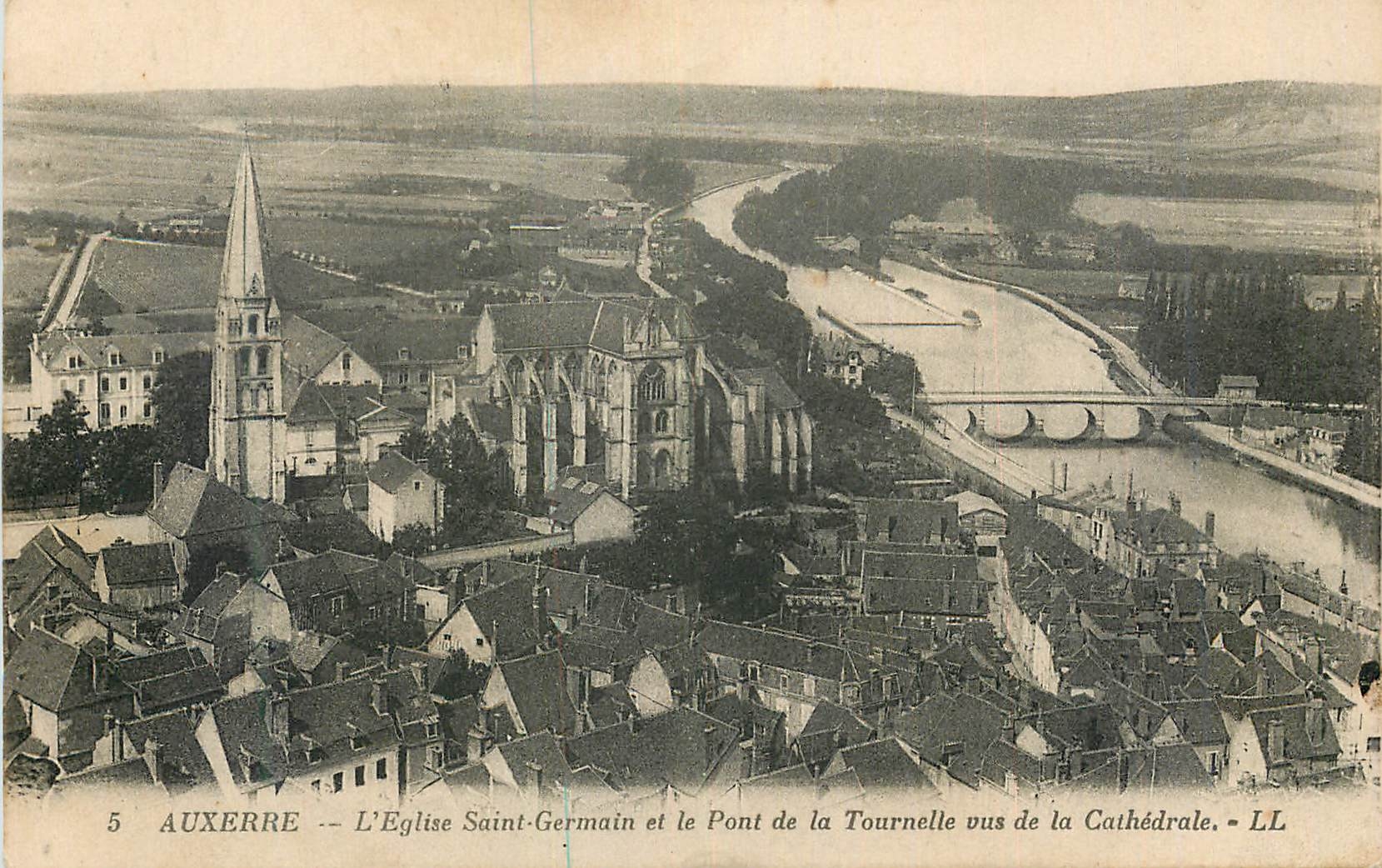 CPA Auxerre L'Eglise Saint-Germain et le Pont de la Tournelle vus de la Cathedrale