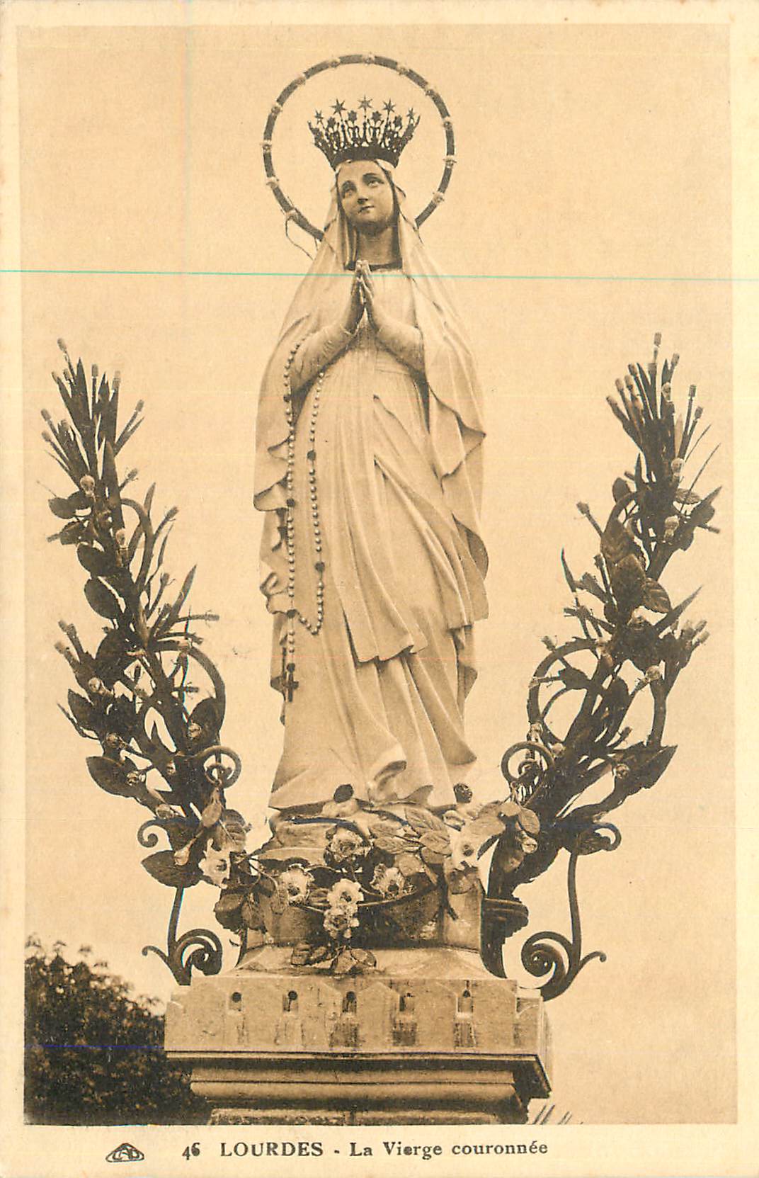 CPA Lourdes La Vierge couronnee