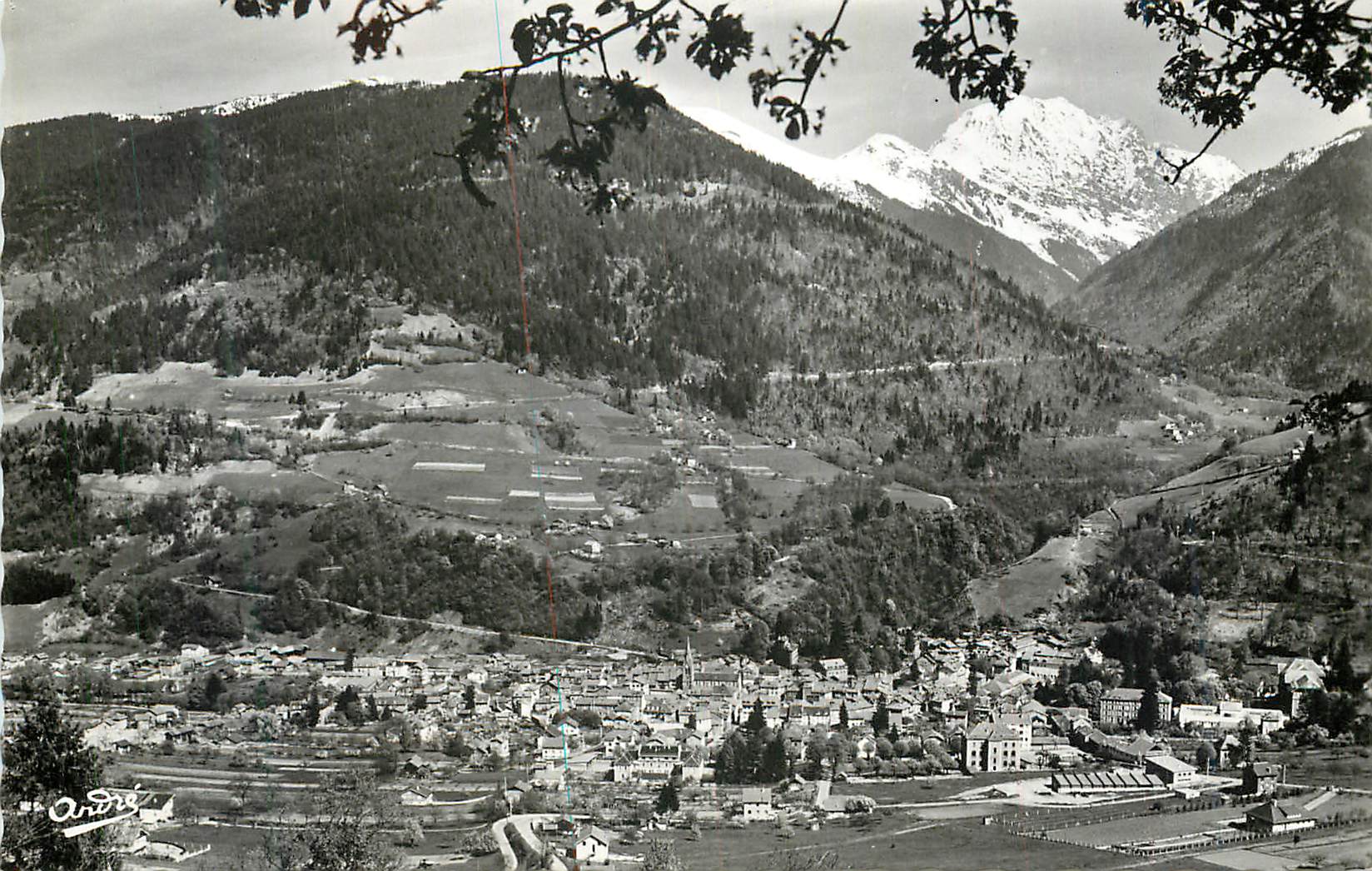 Allevard-les-Bains — Vue générale et le Collet, au fond, le Grand Charnier (2564 m.) — Les Belles Alpes Françaises, n° 5839