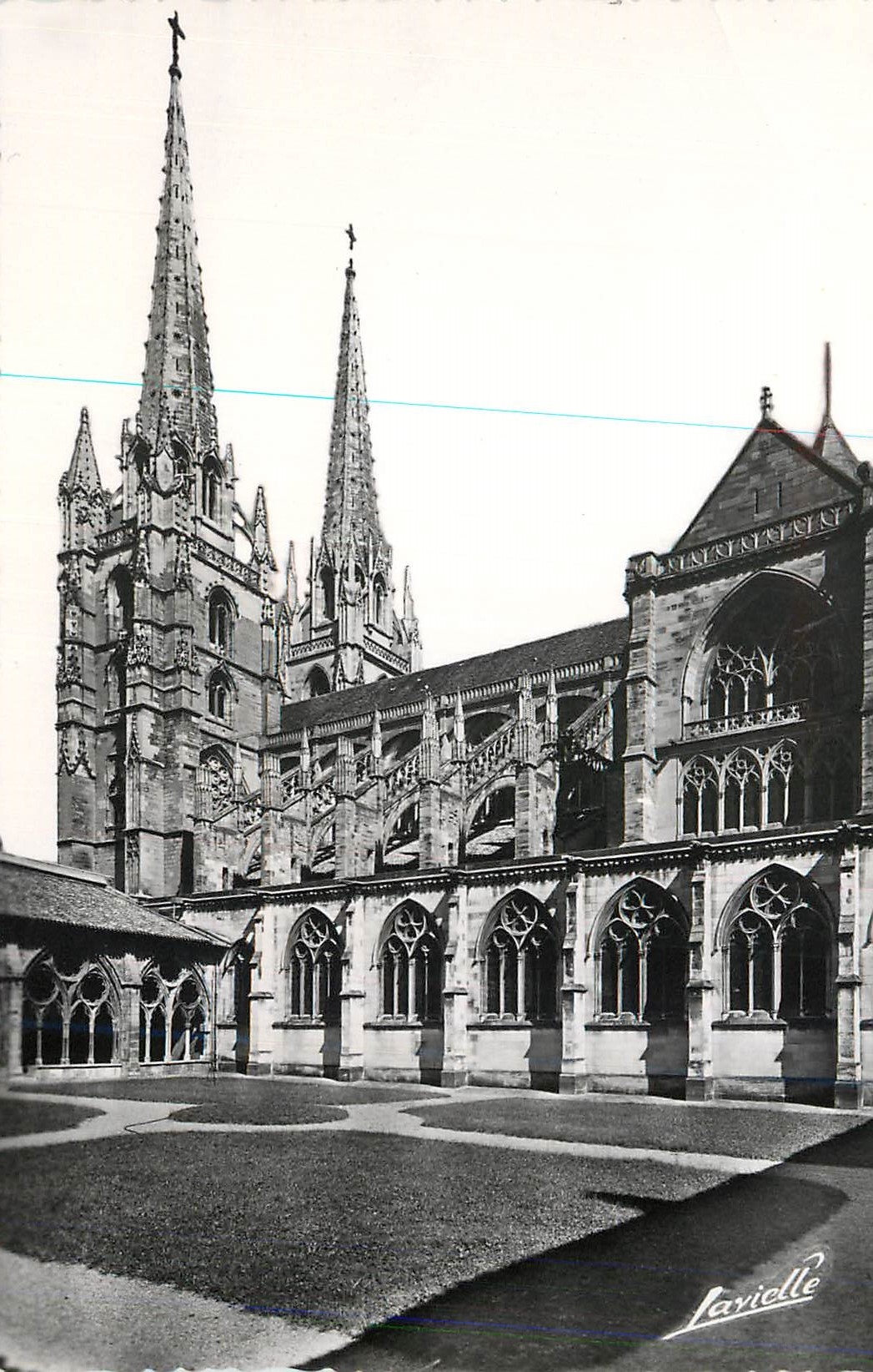 CPM Bayonne Interieur du Cloitre et la Cathedrale (XIVe siecele)