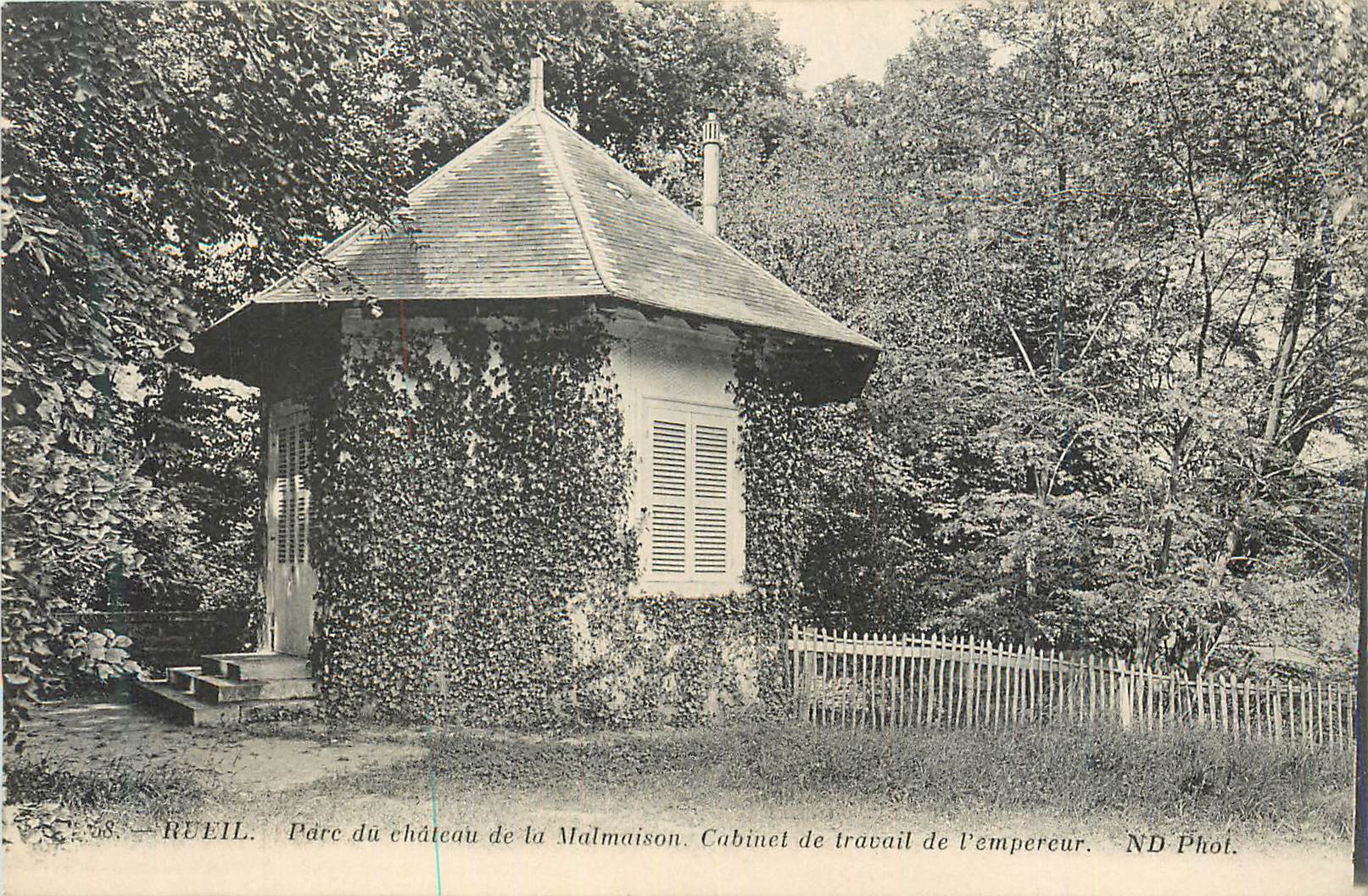 CPA Rueil Parc du Chateau de la Malmaison Cabibet de travail de l'empereur Napoleon 1er