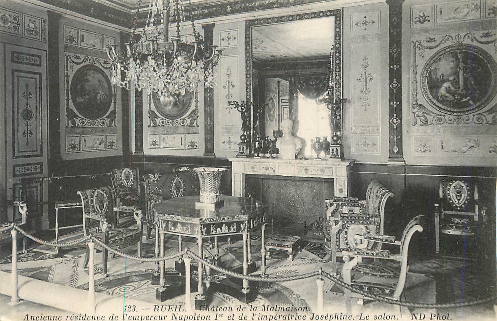 CPA Reuil Chateau de la Malmaison Ancienne residence de l'empereur Napoleon 1er et de l'imperatrice Josephine Le Salon