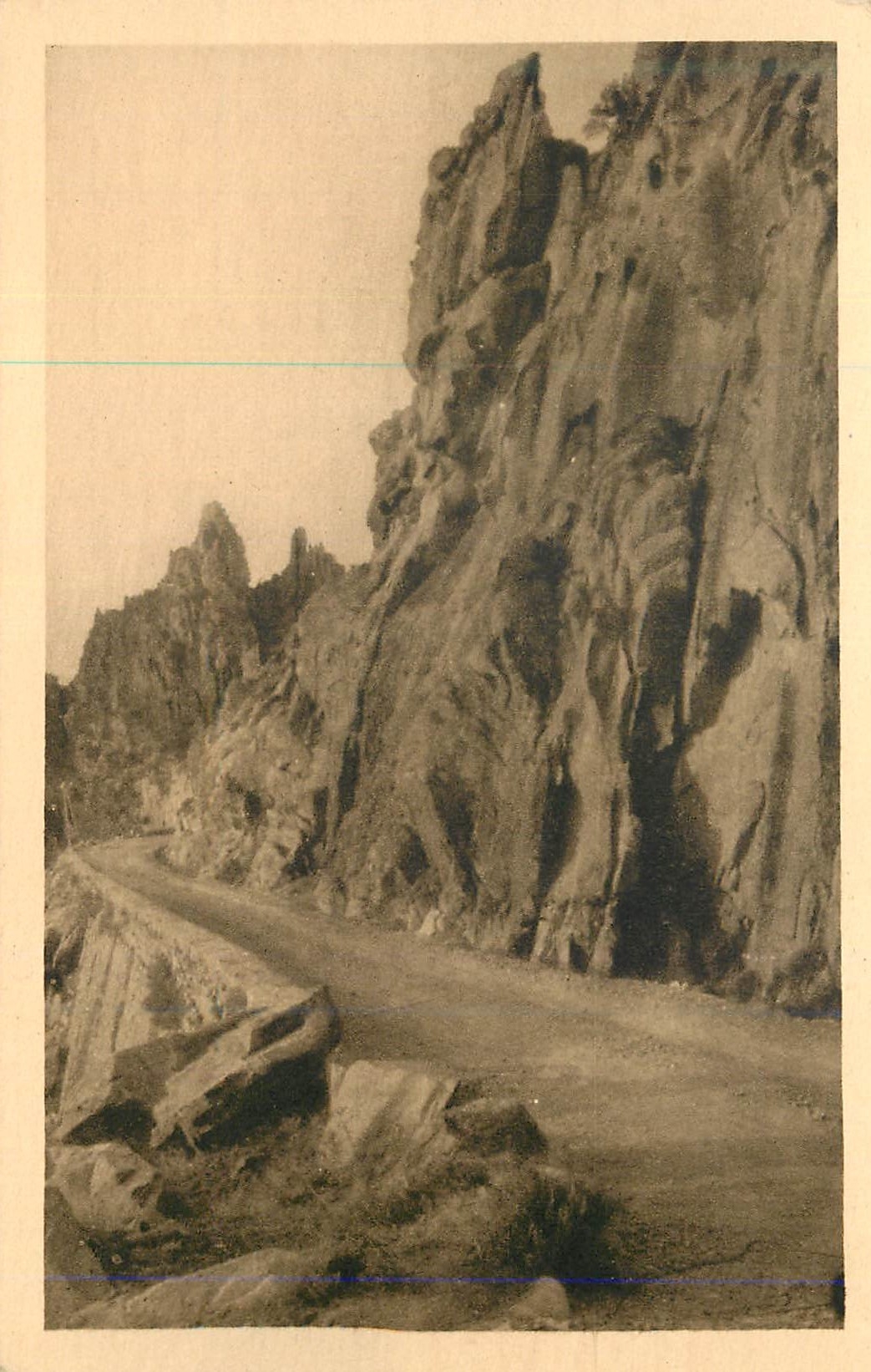 Pics et Aiguilles dominant la Grand'Route — Calanches de PIANA — Cartes « La Cigogne », Ajaccio