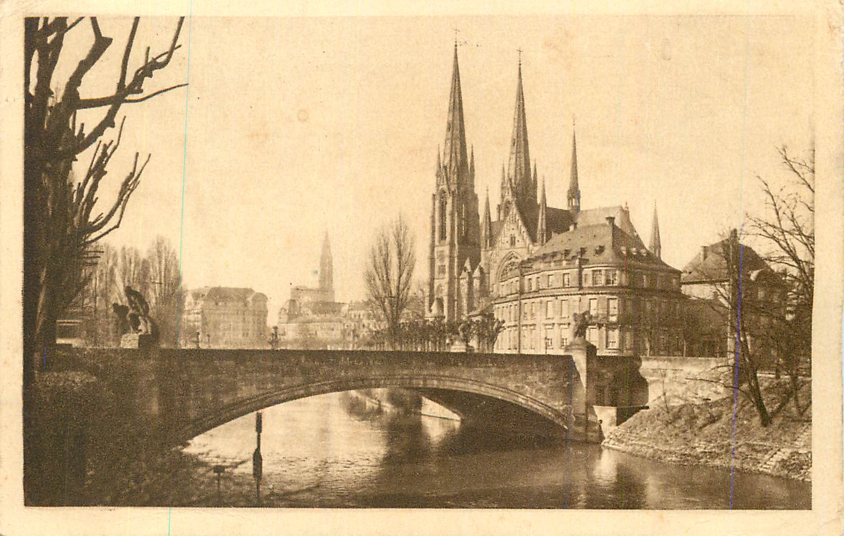 CPA Strasbourg Le Pont des Vosges et l'Eglise St Paul