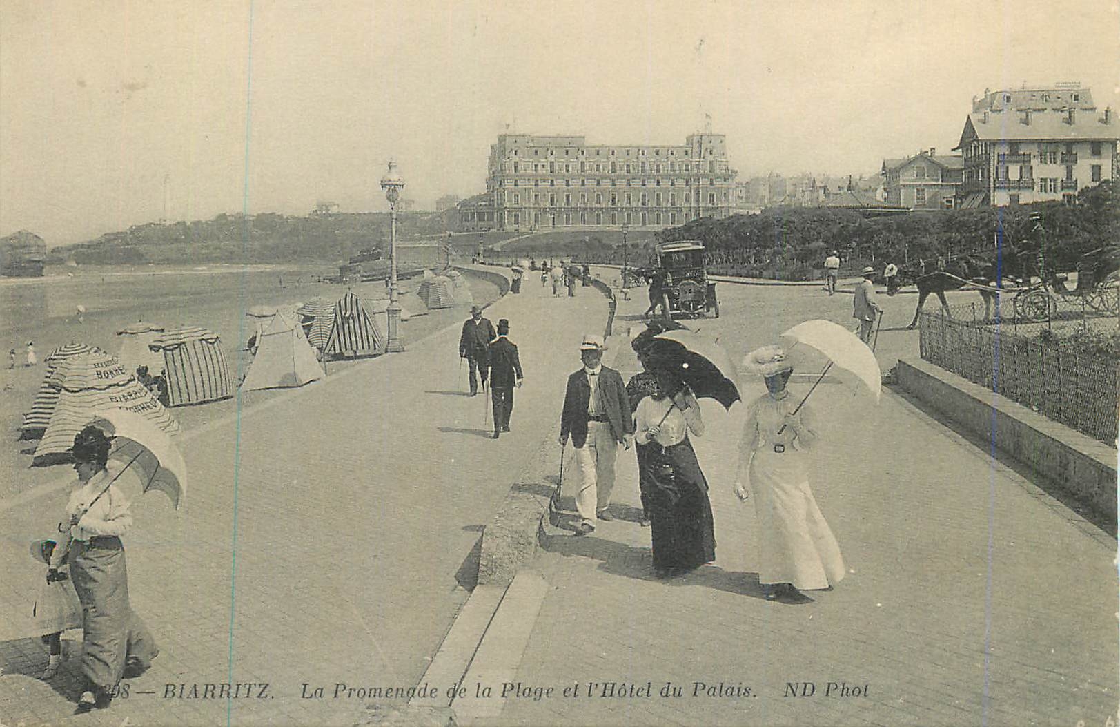 Biarritz — La Promenade de la Plage et l'Hôtel du Palais — ND Phot