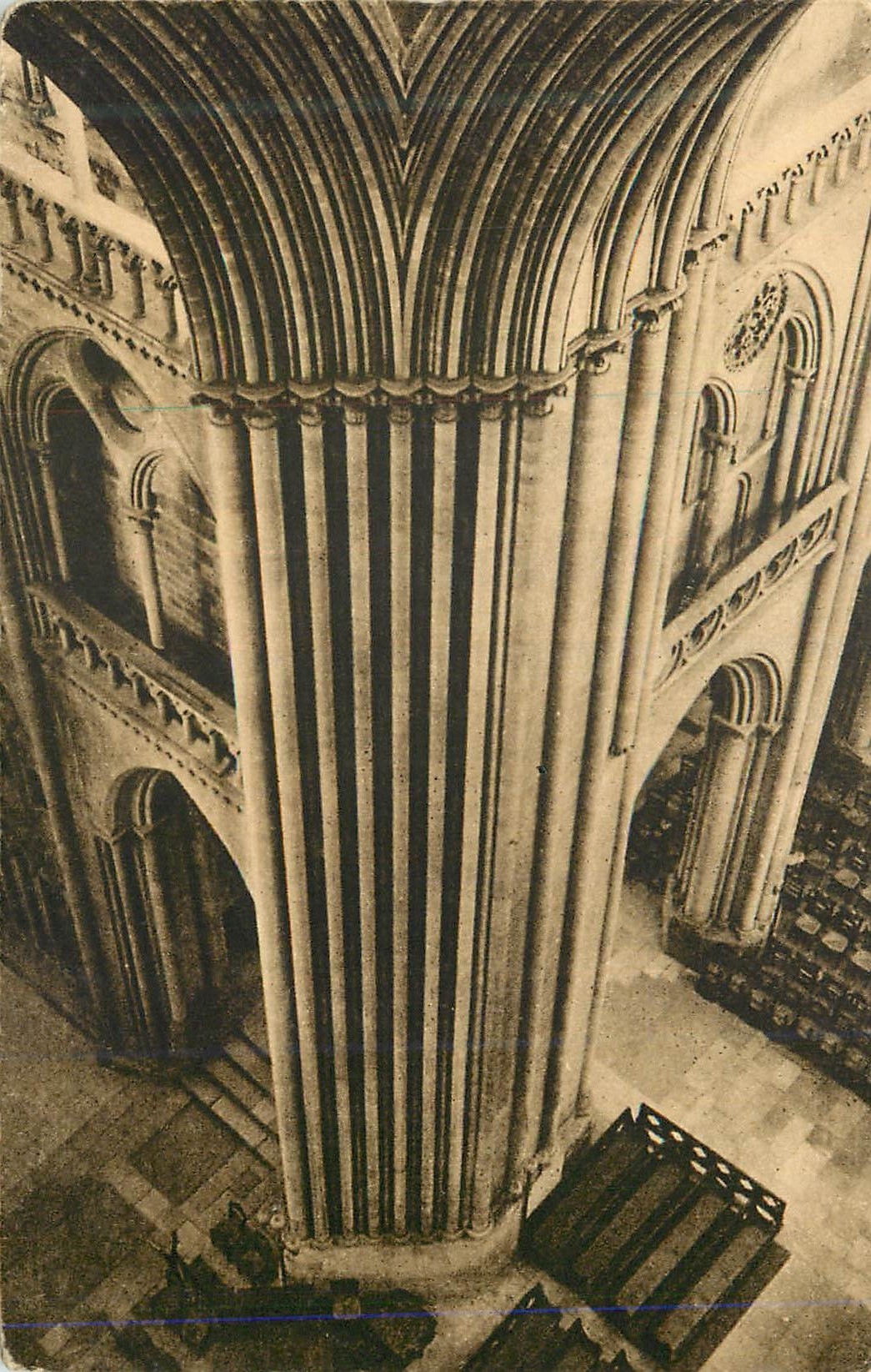 CPA Cathedrale de Coutances Colonnade de la tour centrale