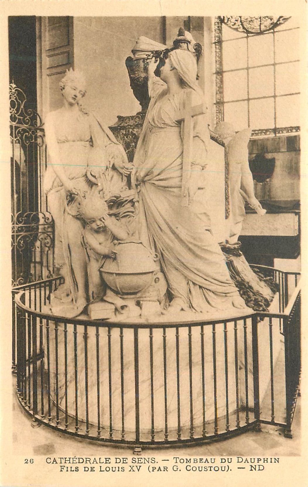 Cathédrale de Sens — Tombeau du Dauphin fils de Louis XV (par G. Coustou) — ND