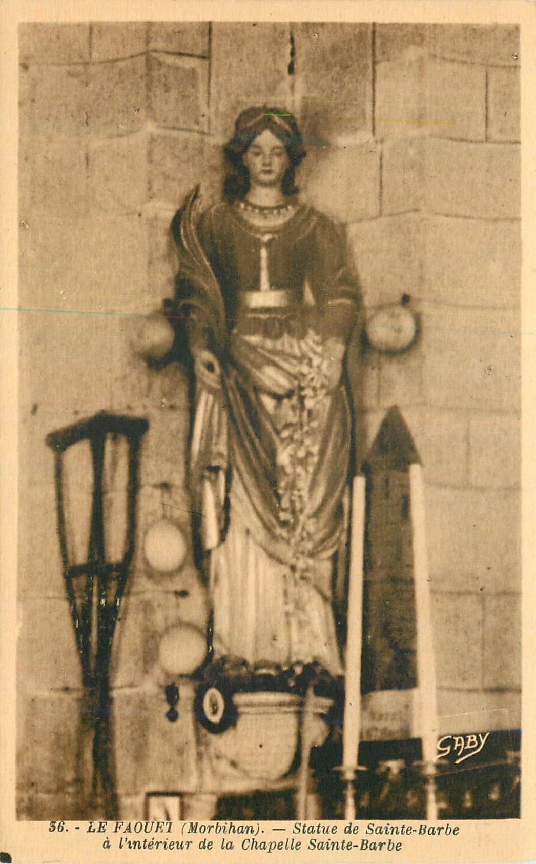 CPA Le Faouet (Morbihan) Statue de Sainte-Barbe a l'interieur de la Chapelle Sainte-Barbe