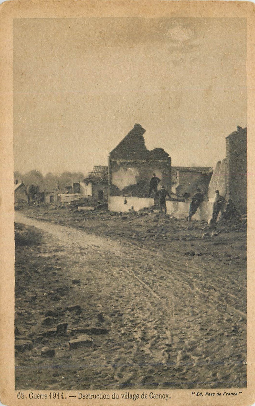 CPA Guerre 1914 Destruction du Village de Carnoy Militaria