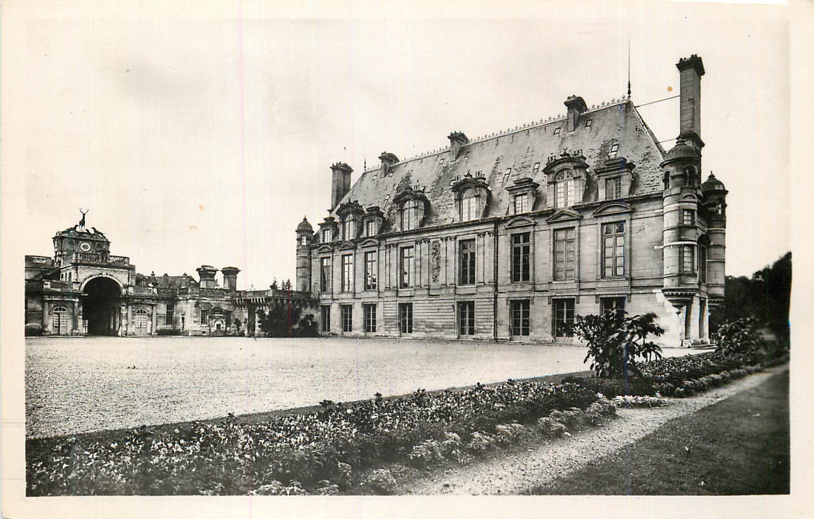 CPM Chateau d'Anet Vue prise de la Cour
