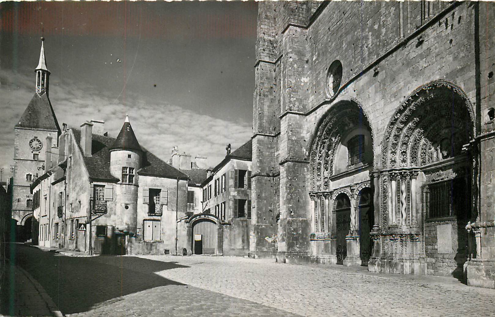 Avallon (Yonne) — Tour de l'Horloge, Maison du XVᵉ siècle, Portail de l'Église Saint-Lazare — Éditions « Mélite », Chauny (Aisne). Paris.
